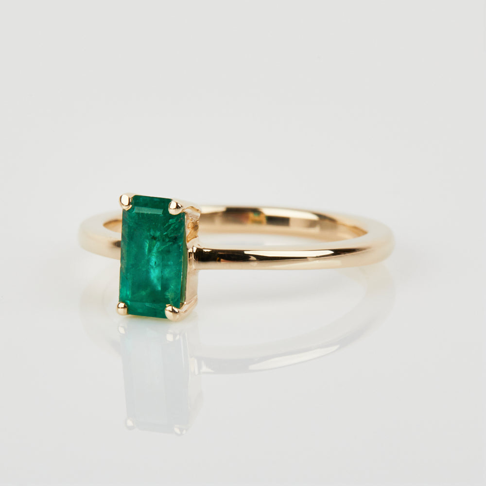 0.88ct Green Emerald Gold Ring