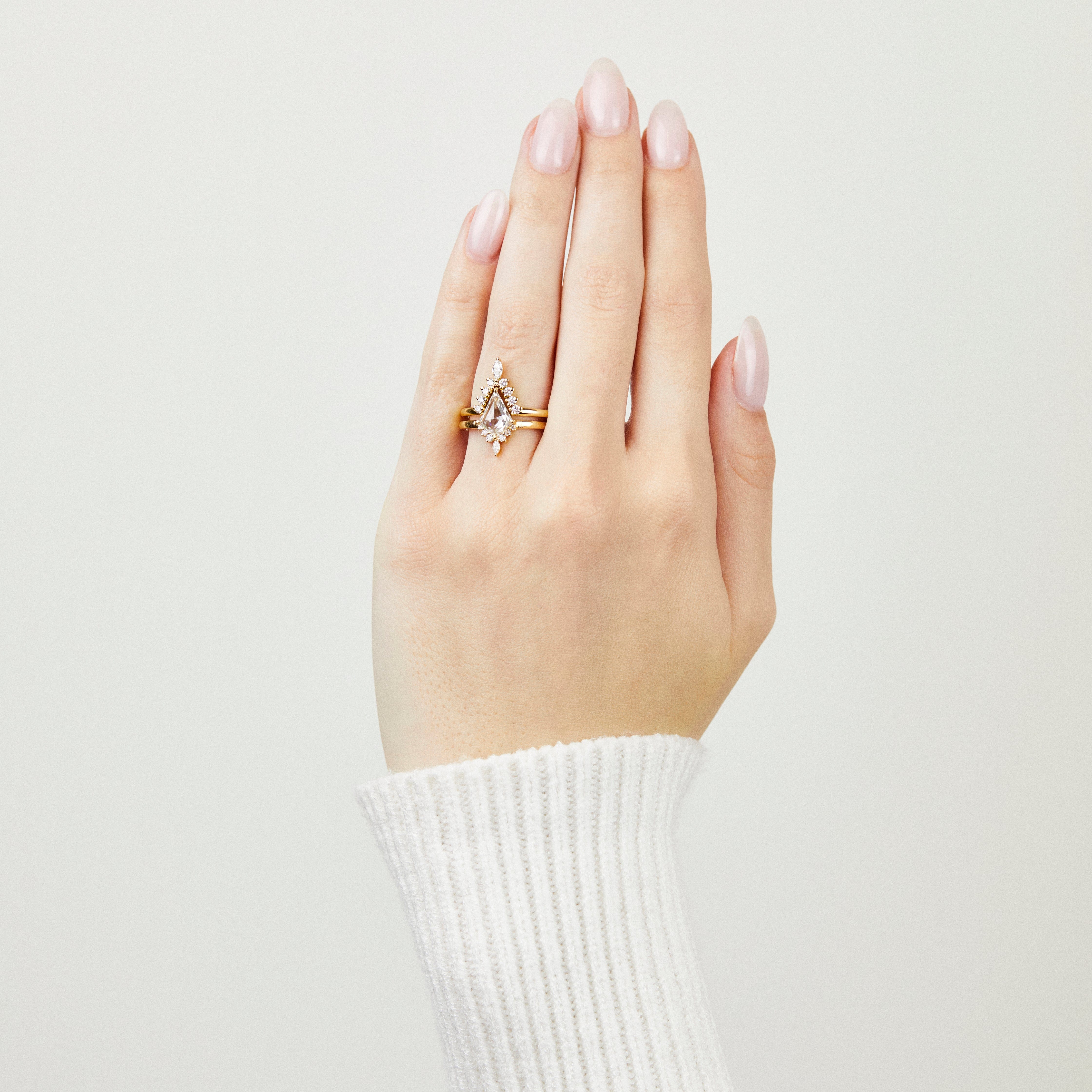 18ct yellow gold kite one-of-a-kind lab grown diamond ring UK