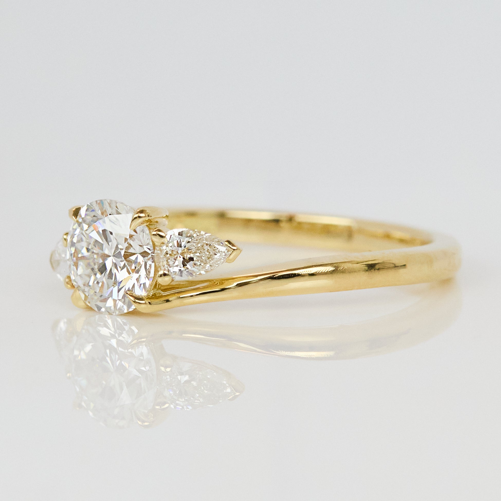 18ct Yellow Gold Round Brilliant Cut Lab Grown Diamond Engagement Ring