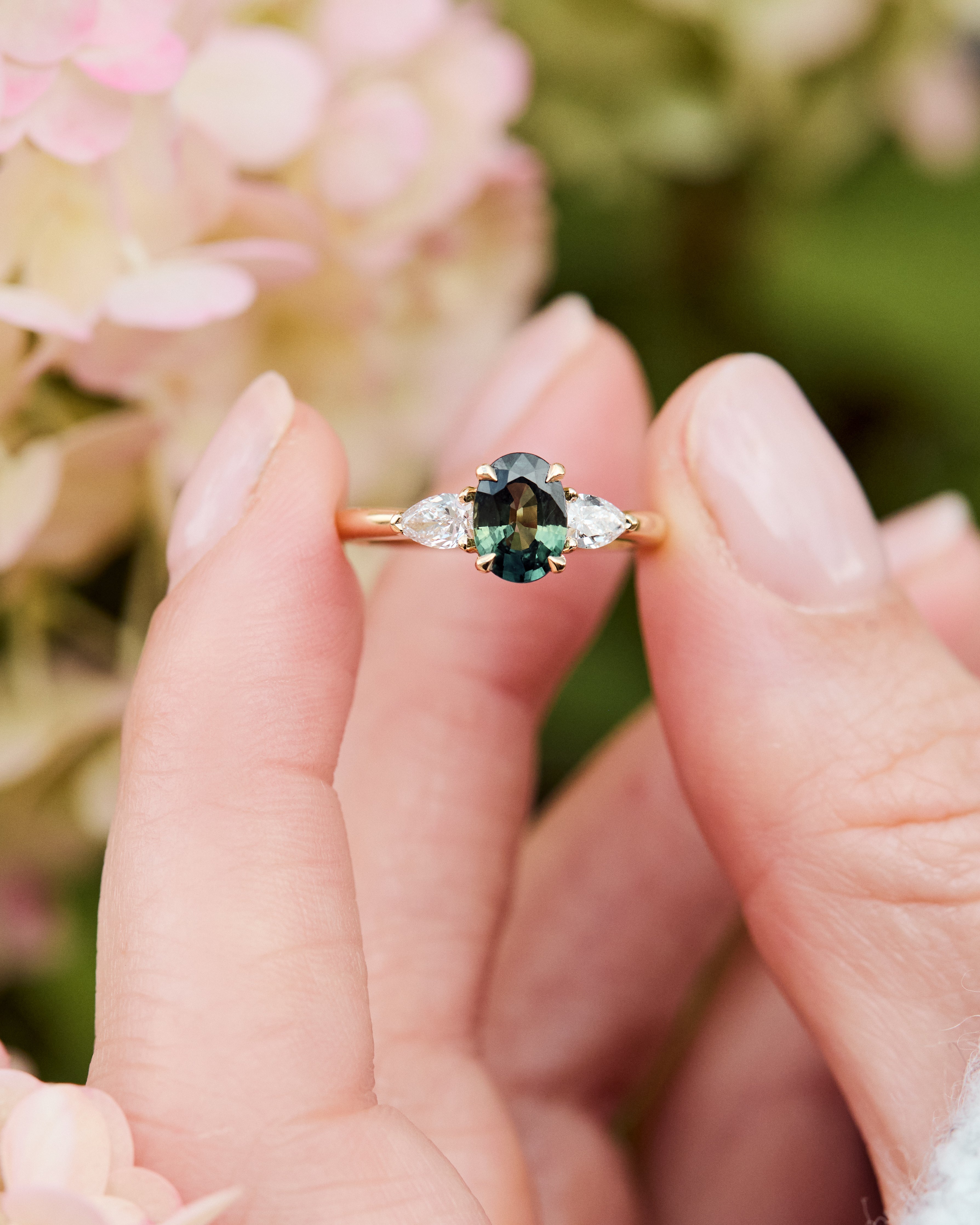 18ct yellow gold sapphire ring