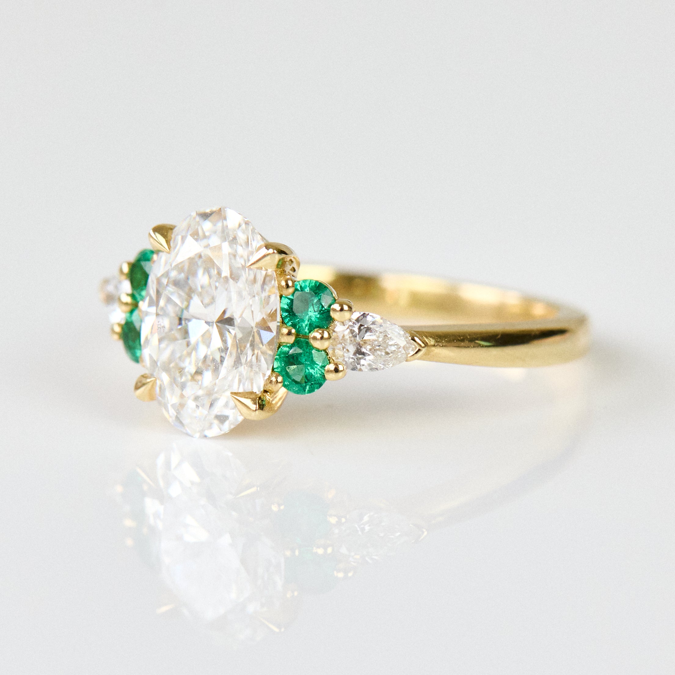 Lab grown diamond ring uk