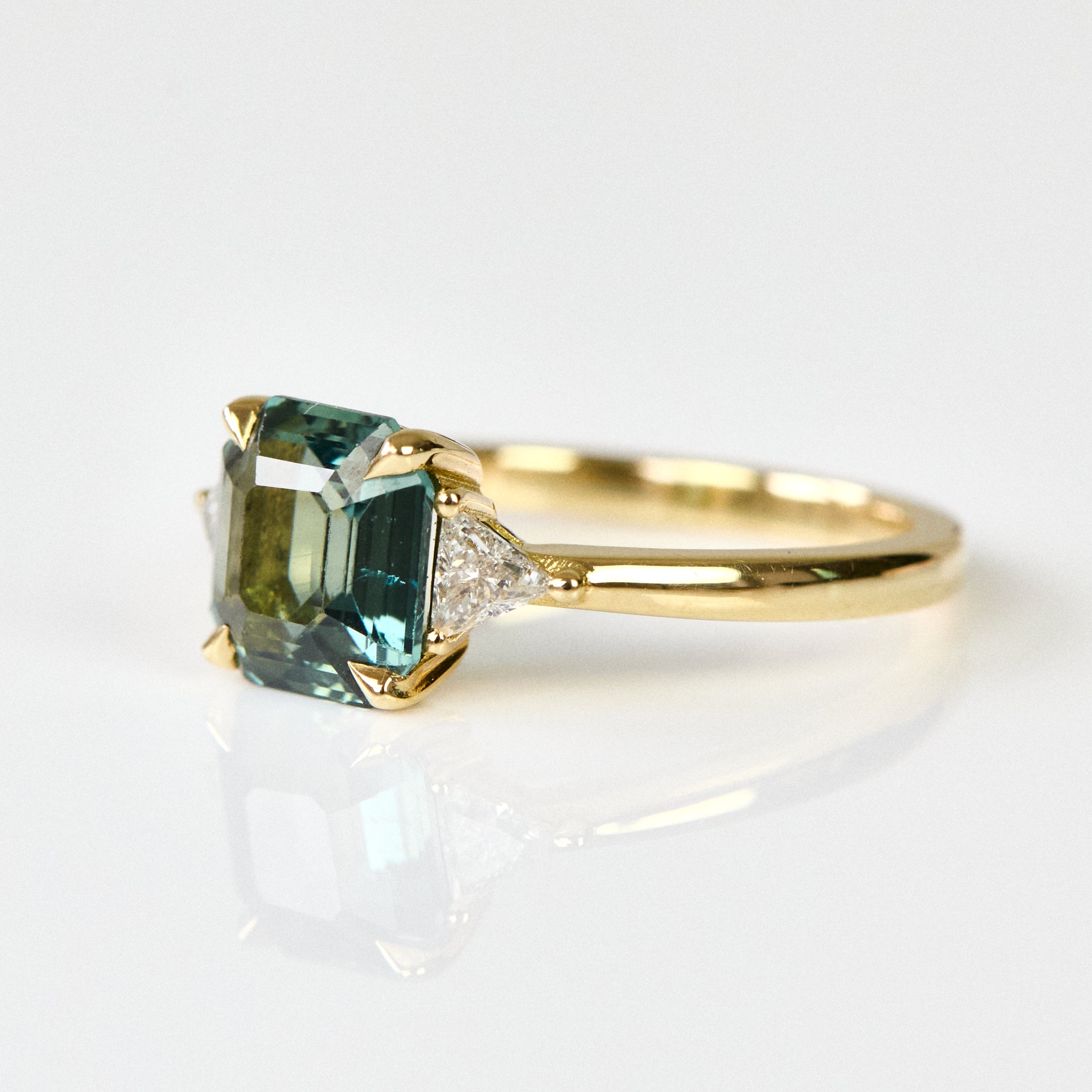 Sapphire engagement rings uk