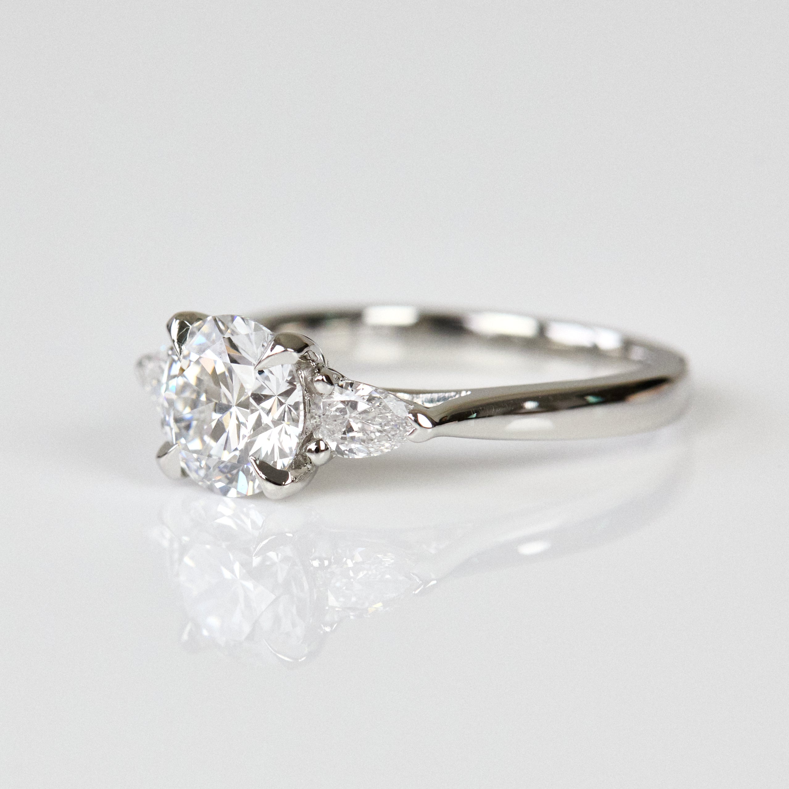 Lab grown diamond ring uk