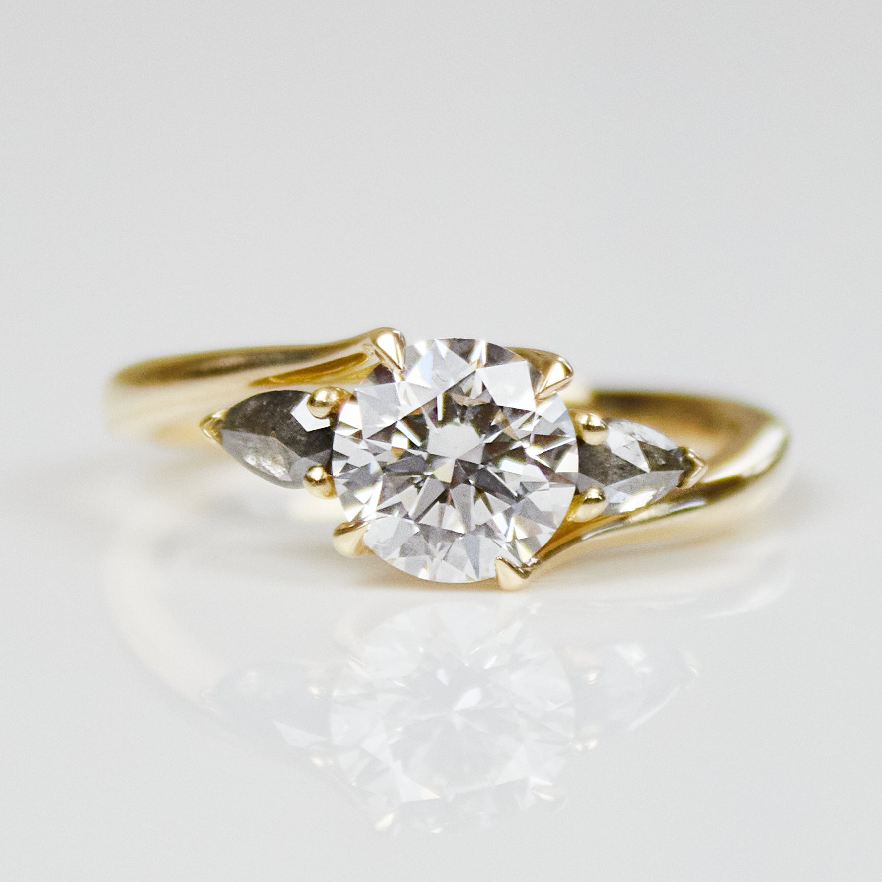 Lab grown diamond ring uk