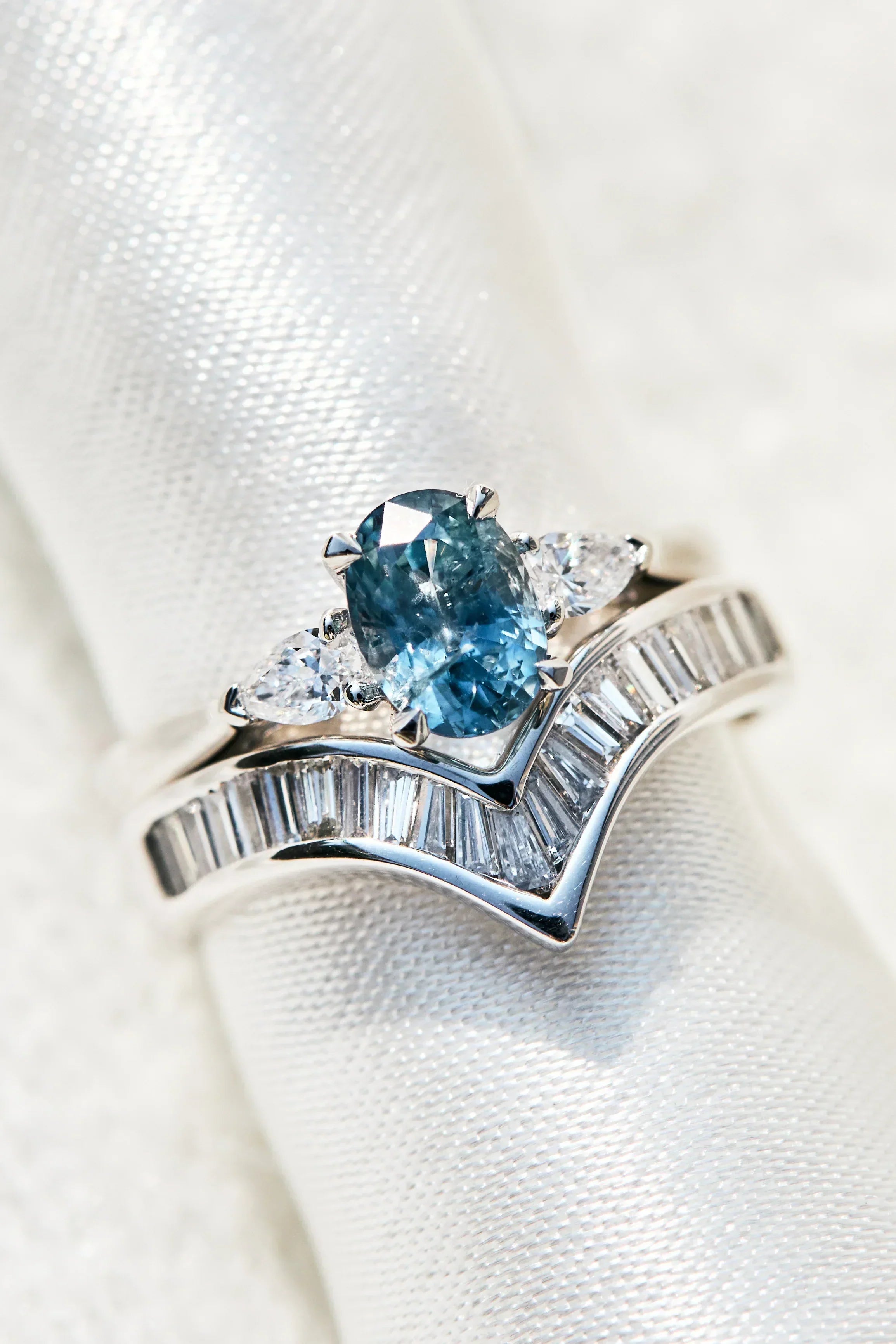 The Essential Guide to Buying an Engagement Ring: 5 Things You Need to Know