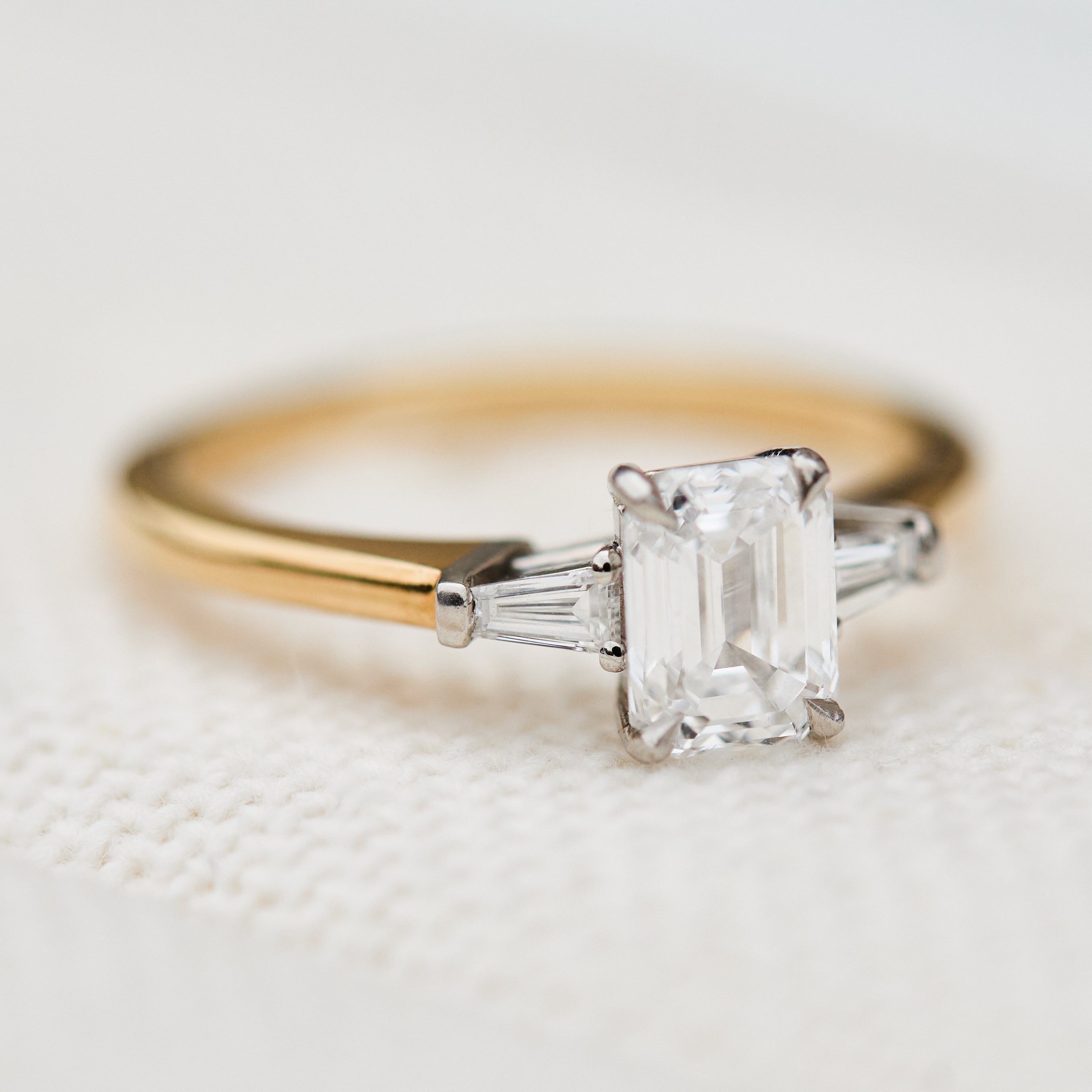 Yellow Gold vs Platinum: Which Is Right for Your Engagement Ring?