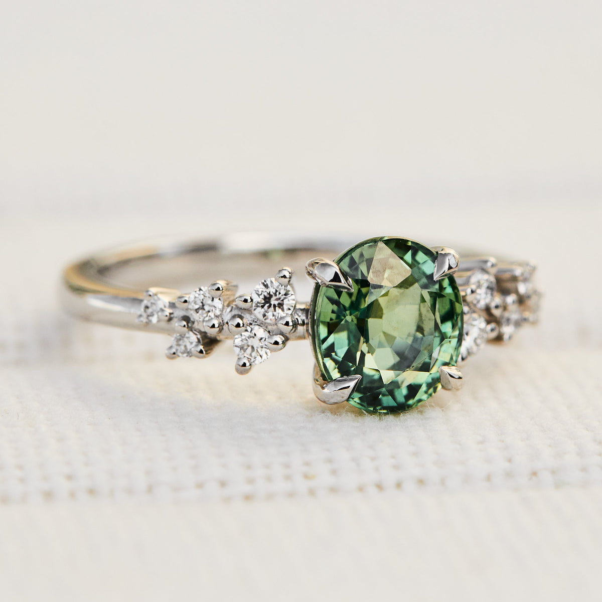 How to Choose Side Stones for Your Engagement Ring