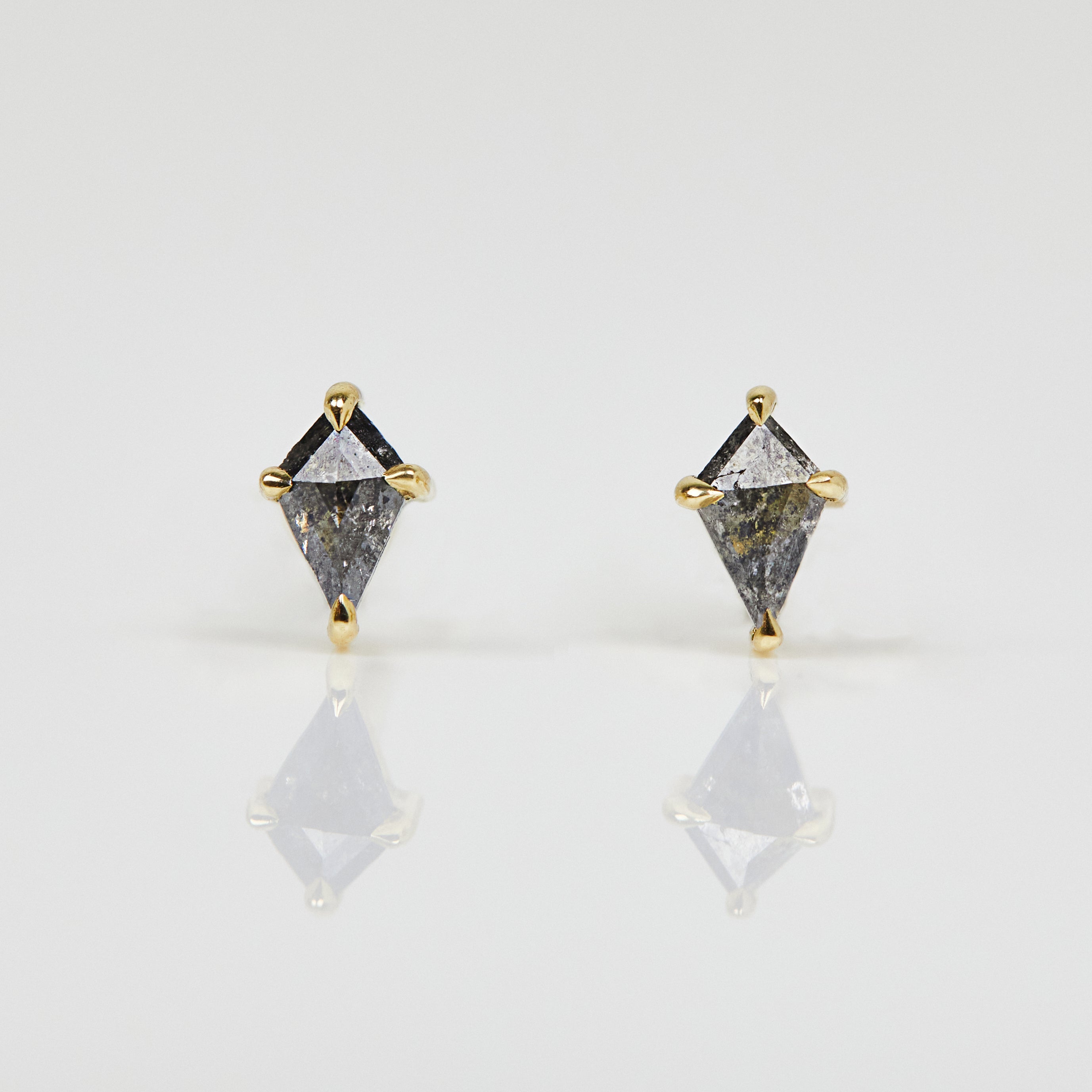 0.18ct salt & pepper kite-shaped diamonds set in 18ct yellow gold stud earrings.