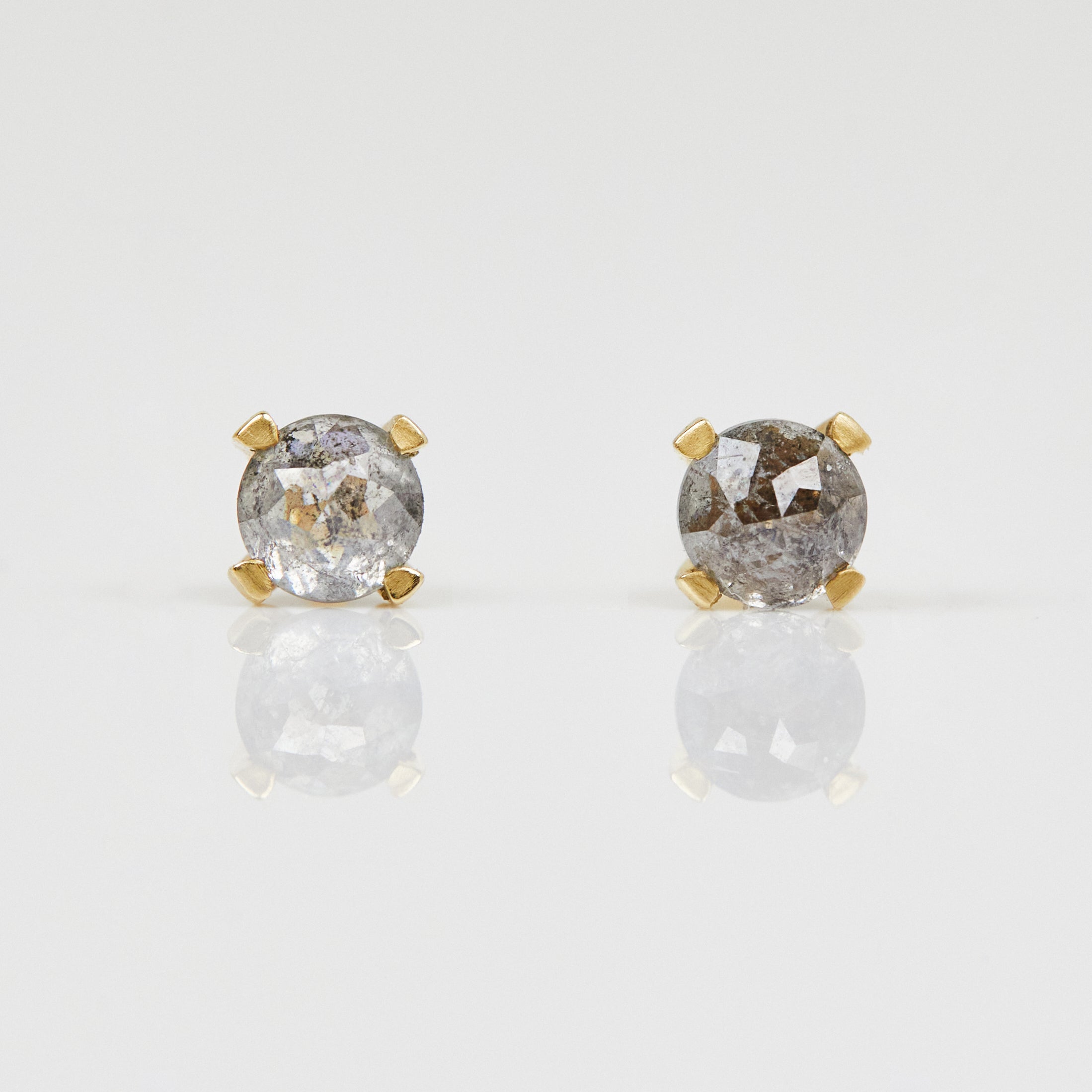 Light grey salt & pepper round rose-cut diamond stud earrings in 18ct yellow gold.