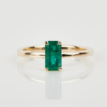 0.88ct Green Emerald Gold Ring