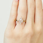 18ct yellow gold kite one-of-a-kind lab grown diamond ring UK