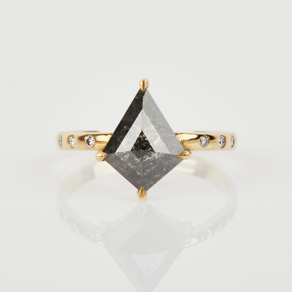 18ct yellow gold salt and pepper kite diamond engagement solitaire ring