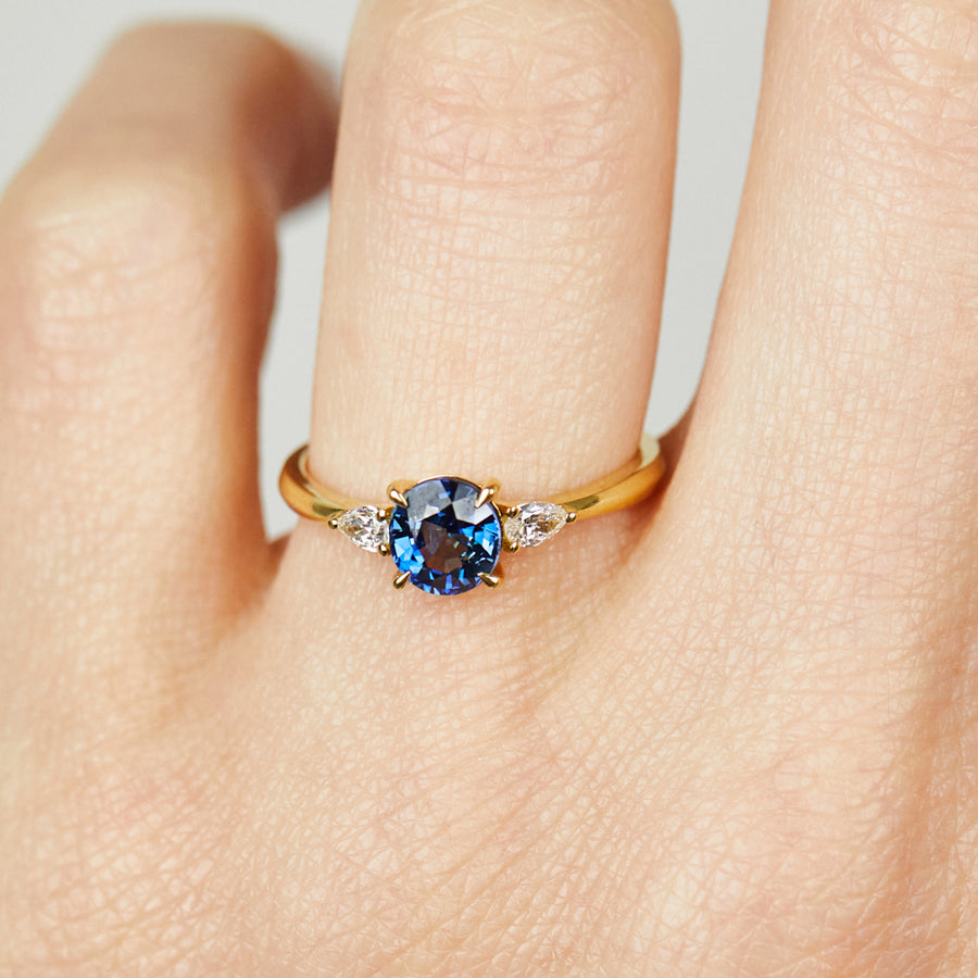 1.09ct Teal Sapphire and Diamond Engagement Ring, Luna Setting