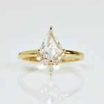 18ct yellow gold kite one-of-a-kind lab grown diamond ring UK