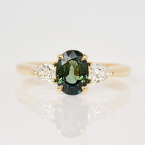 18ct yellow gold sapphire ring