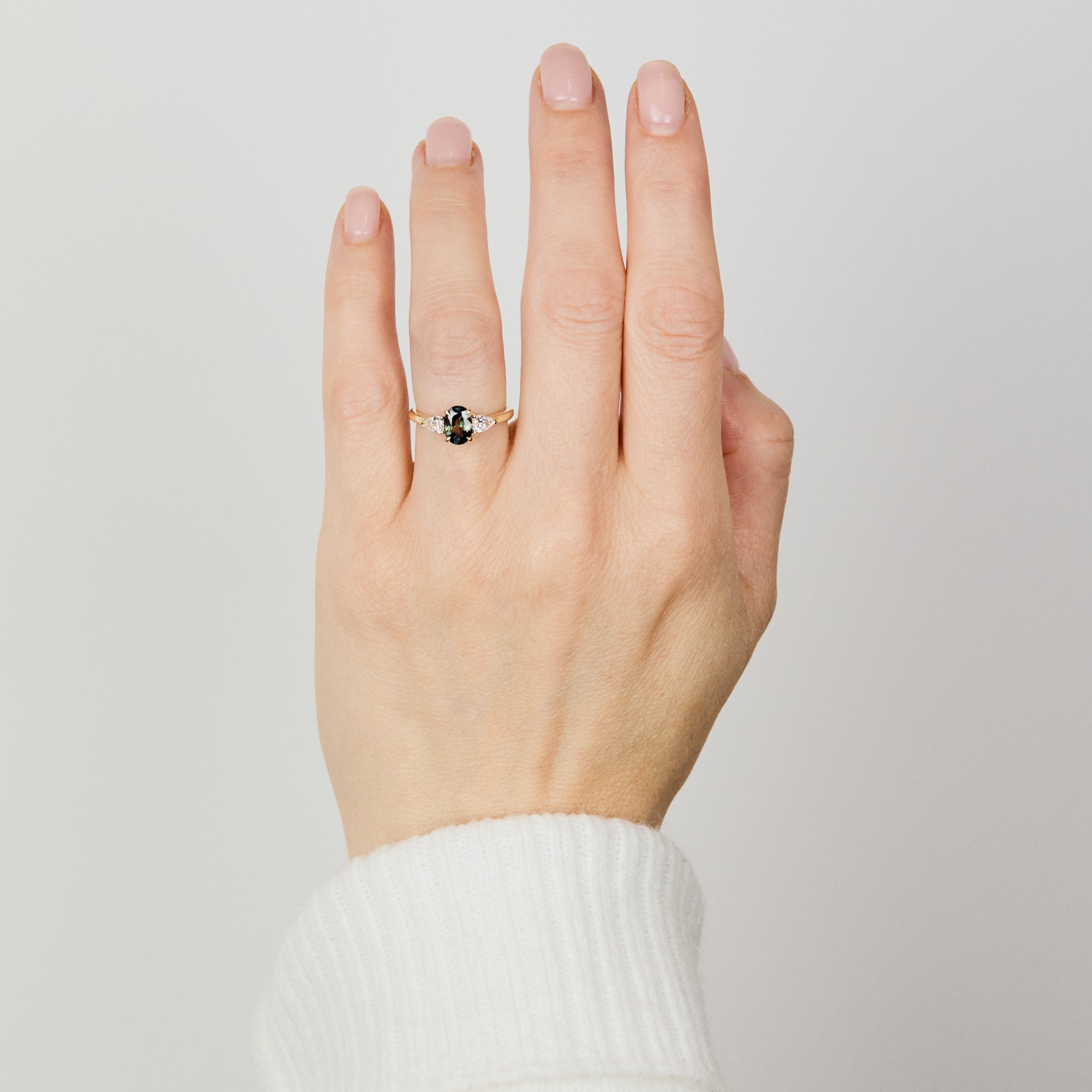 18ct yellow gold sapphire ring