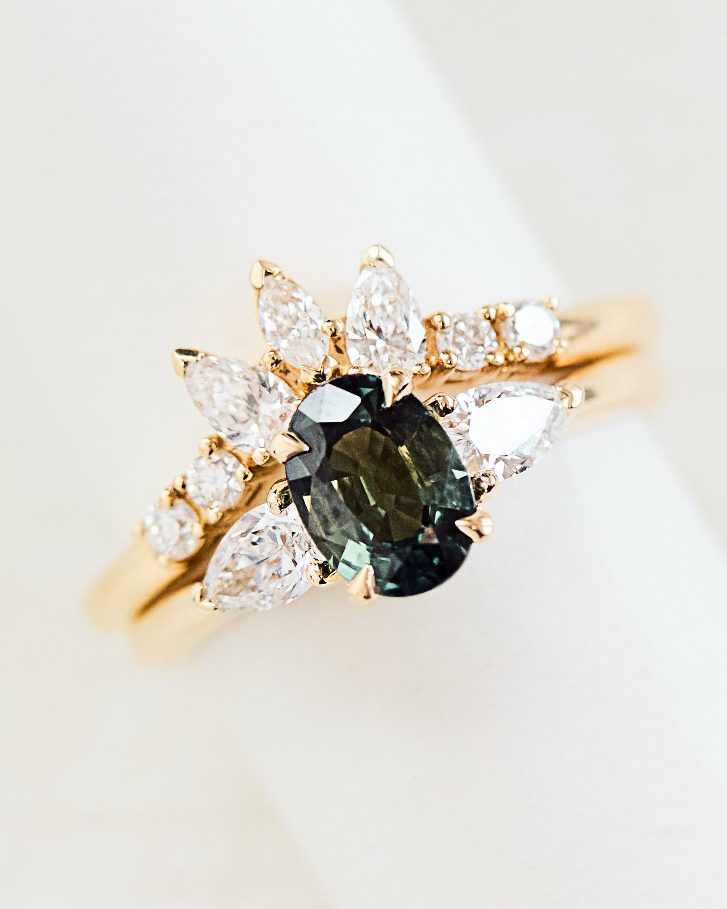 18ct yellow gold sapphire ring