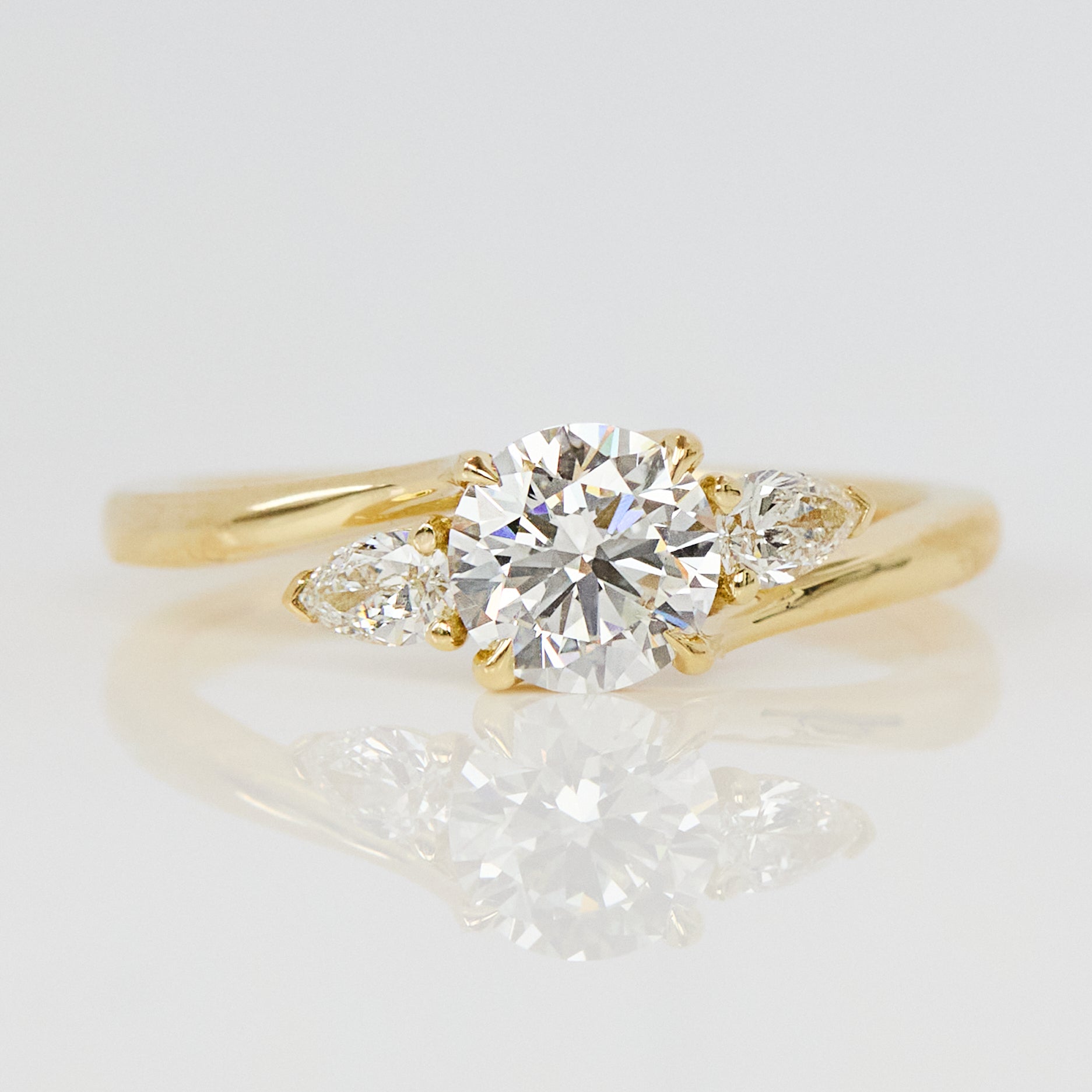 18ct Yellow Gold Round Brilliant Cut Lab Grown Diamond Engagement Ring