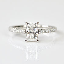 ​Lab grown diamond ring uk