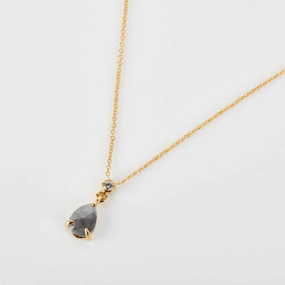Grey pear-shaped salt and pepper diamond necklace in 18ct yellow gold.