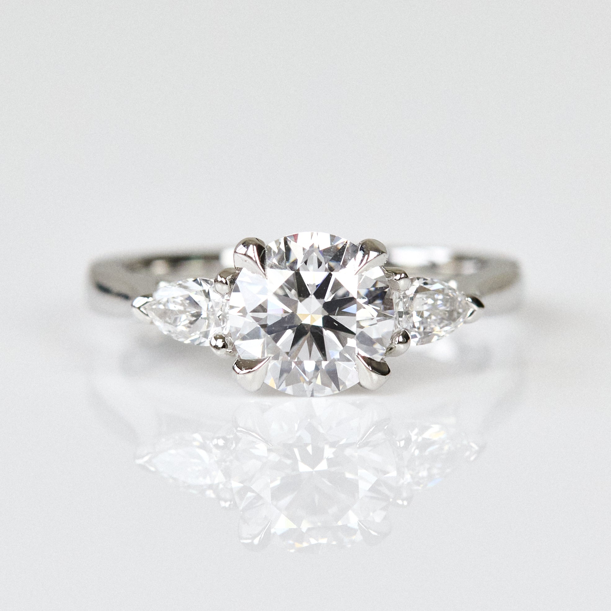 Lab grown diamond ring uk