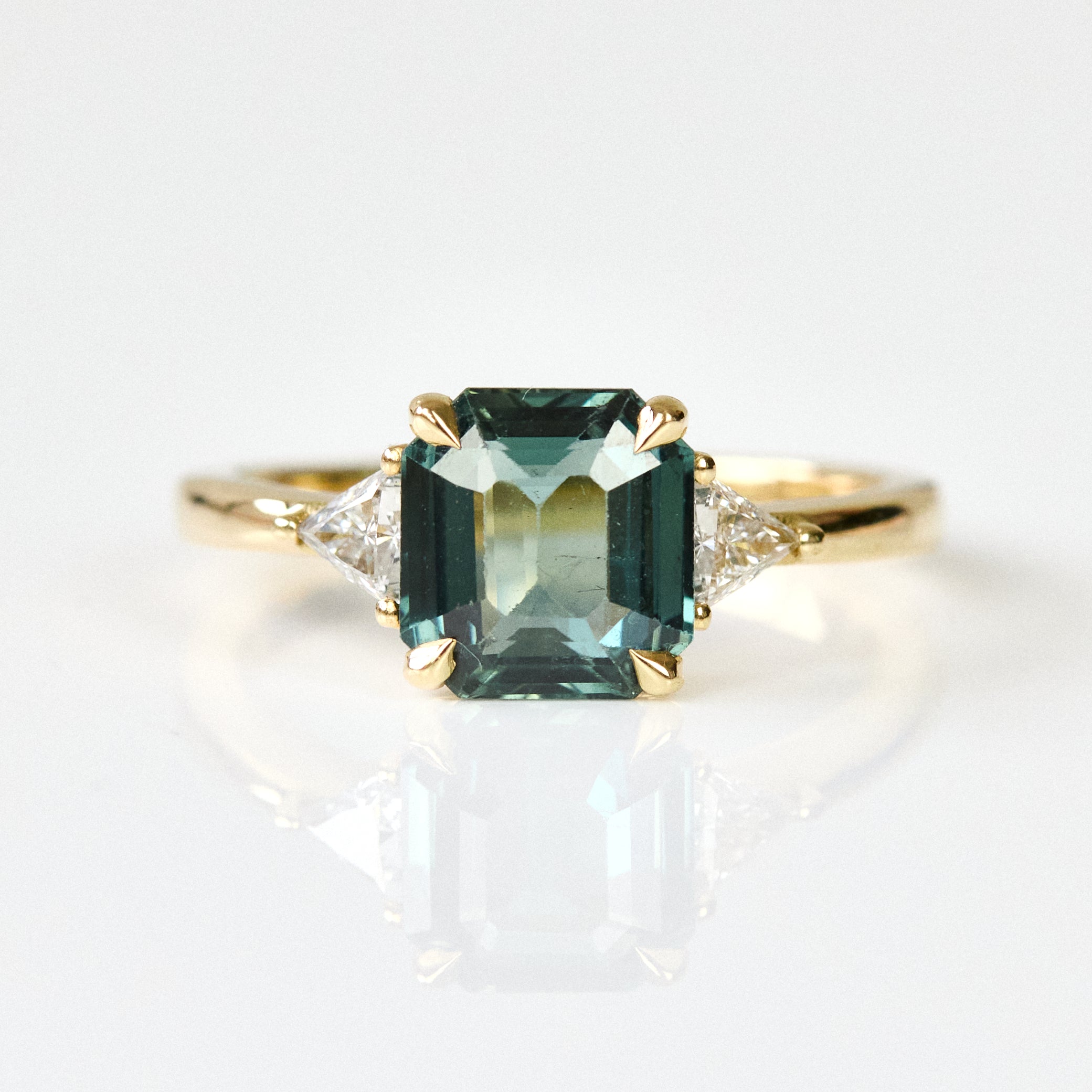 Sapphire engagement rings uk 