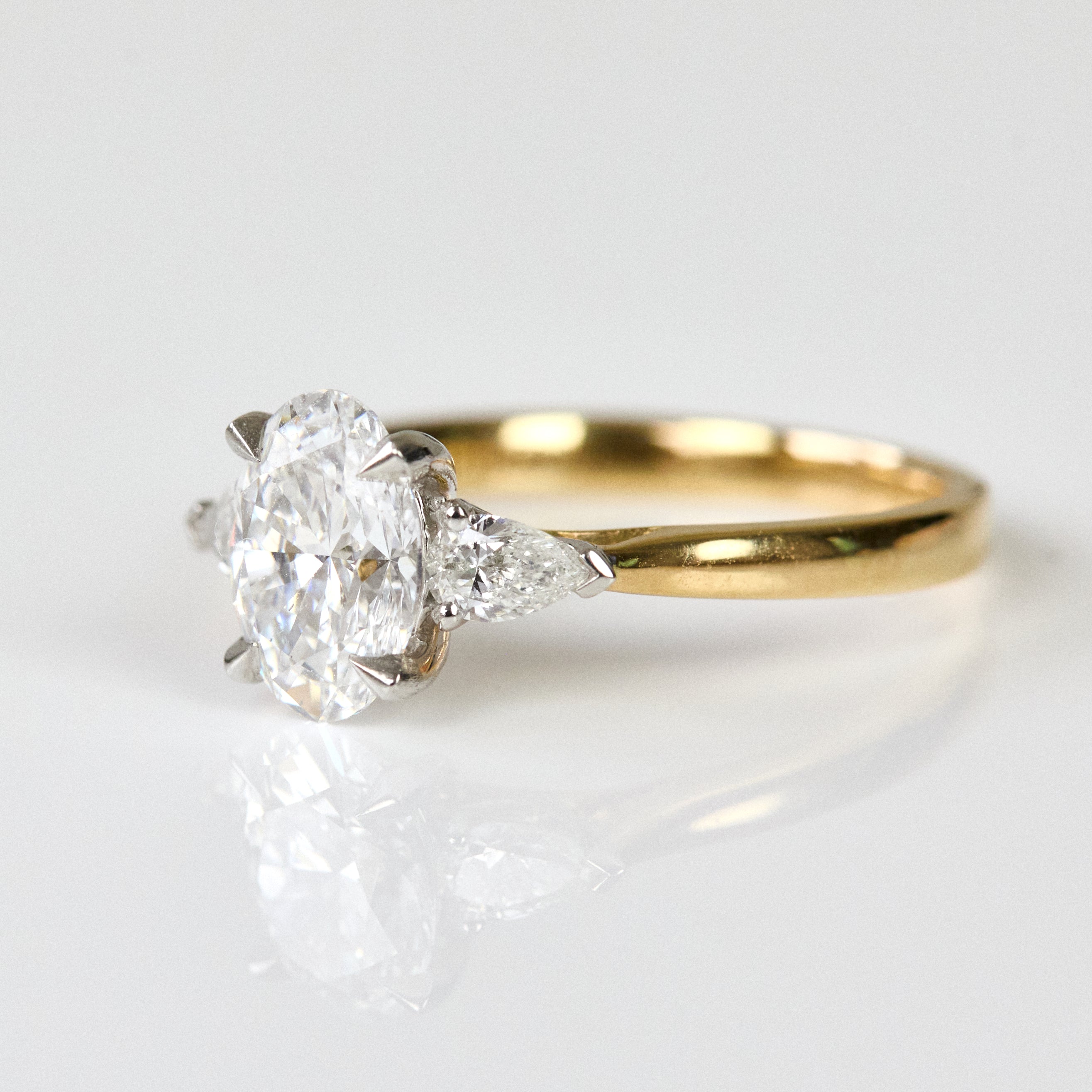 Lab grown diamond ring uk