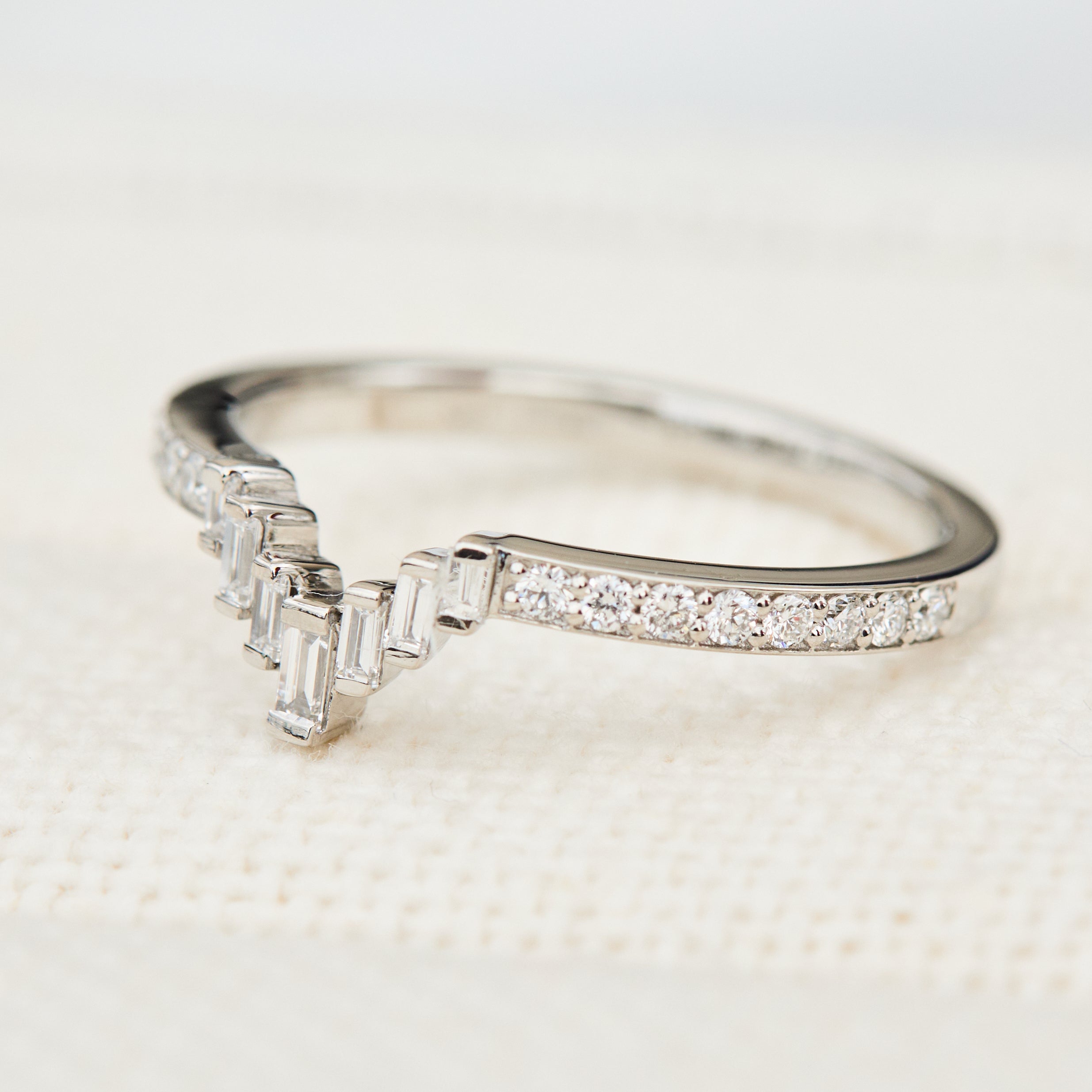 baguette and round diamonds platinum wedding band