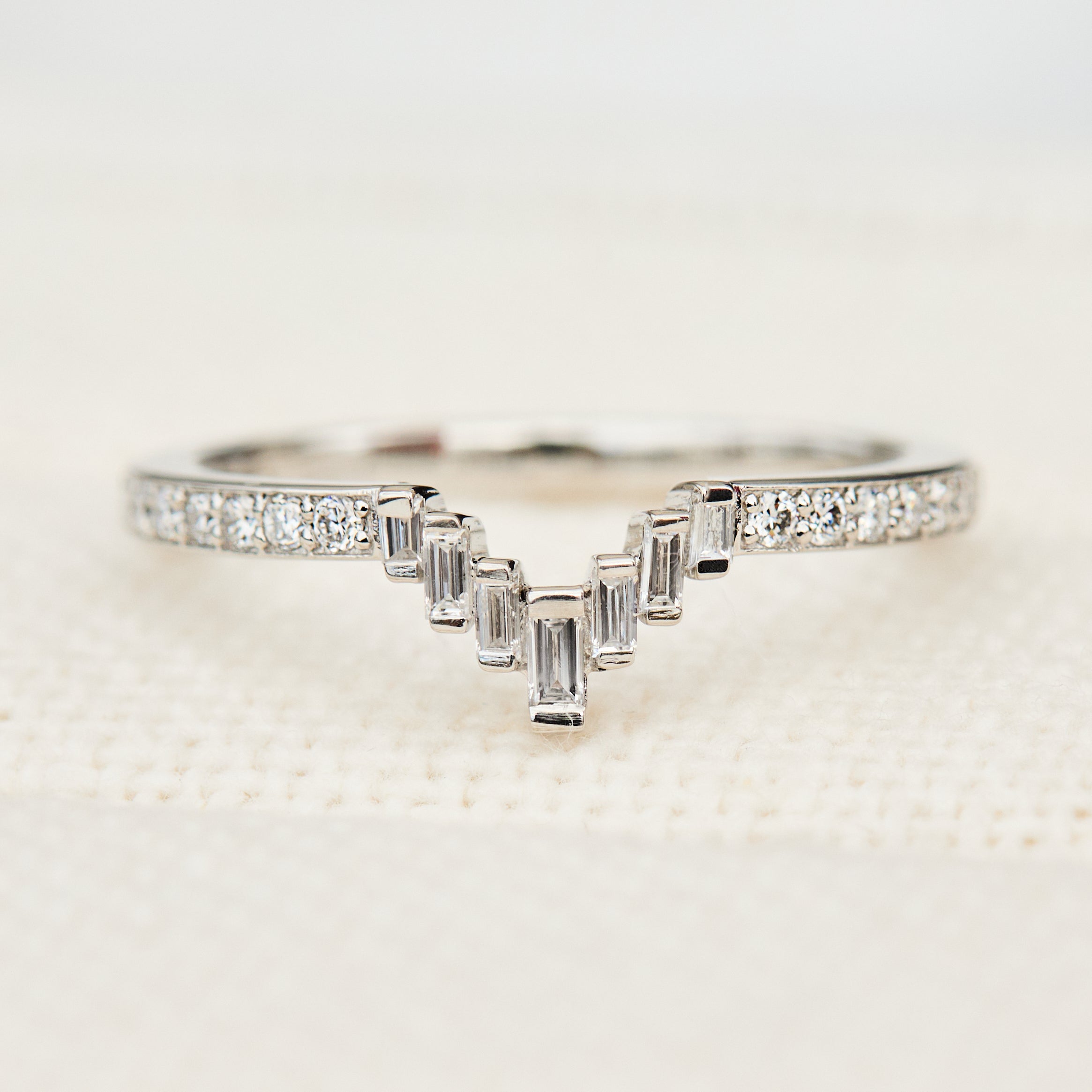 baguette and round diamonds platinum wedding band