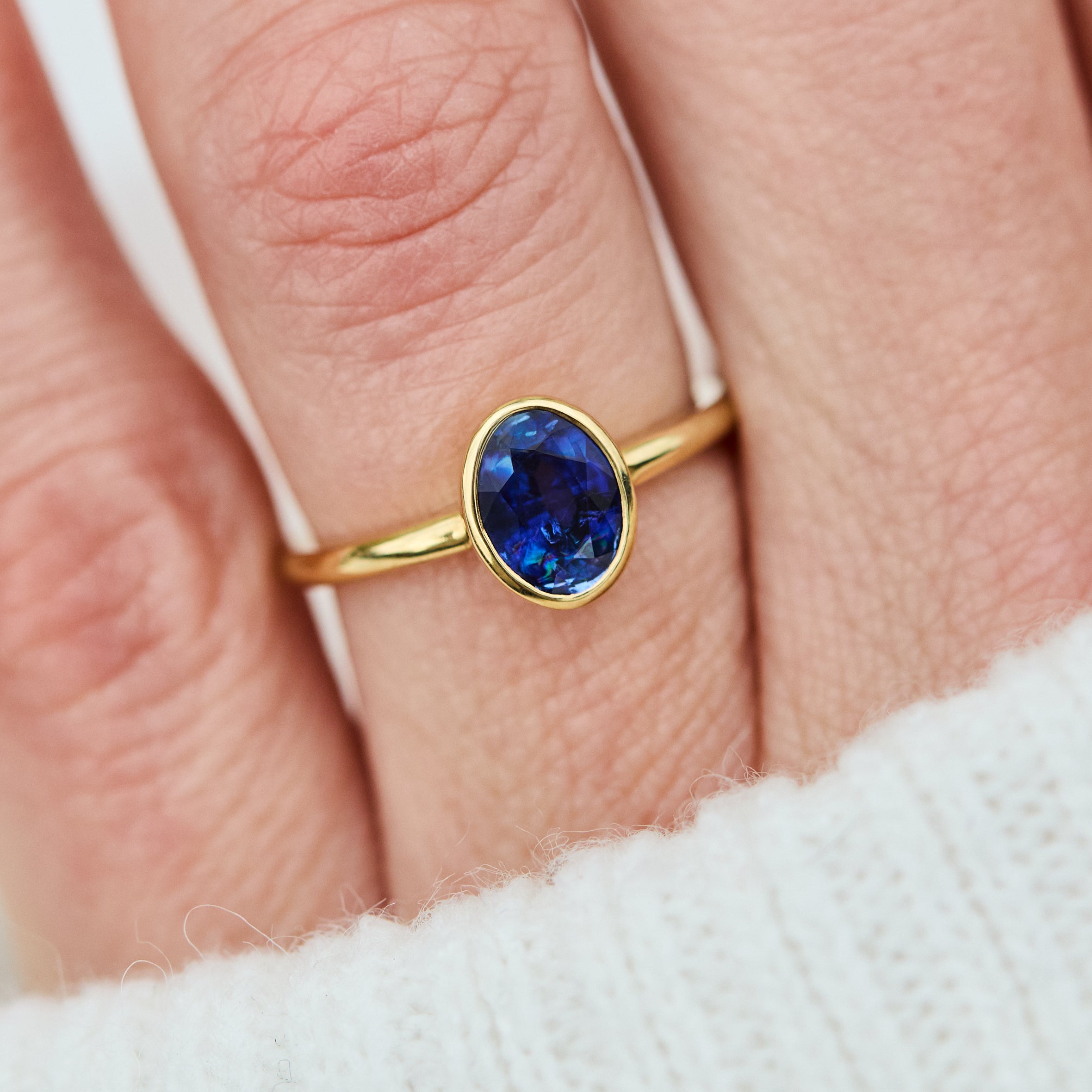 Blue_Sapphire_Engagement_Ring
