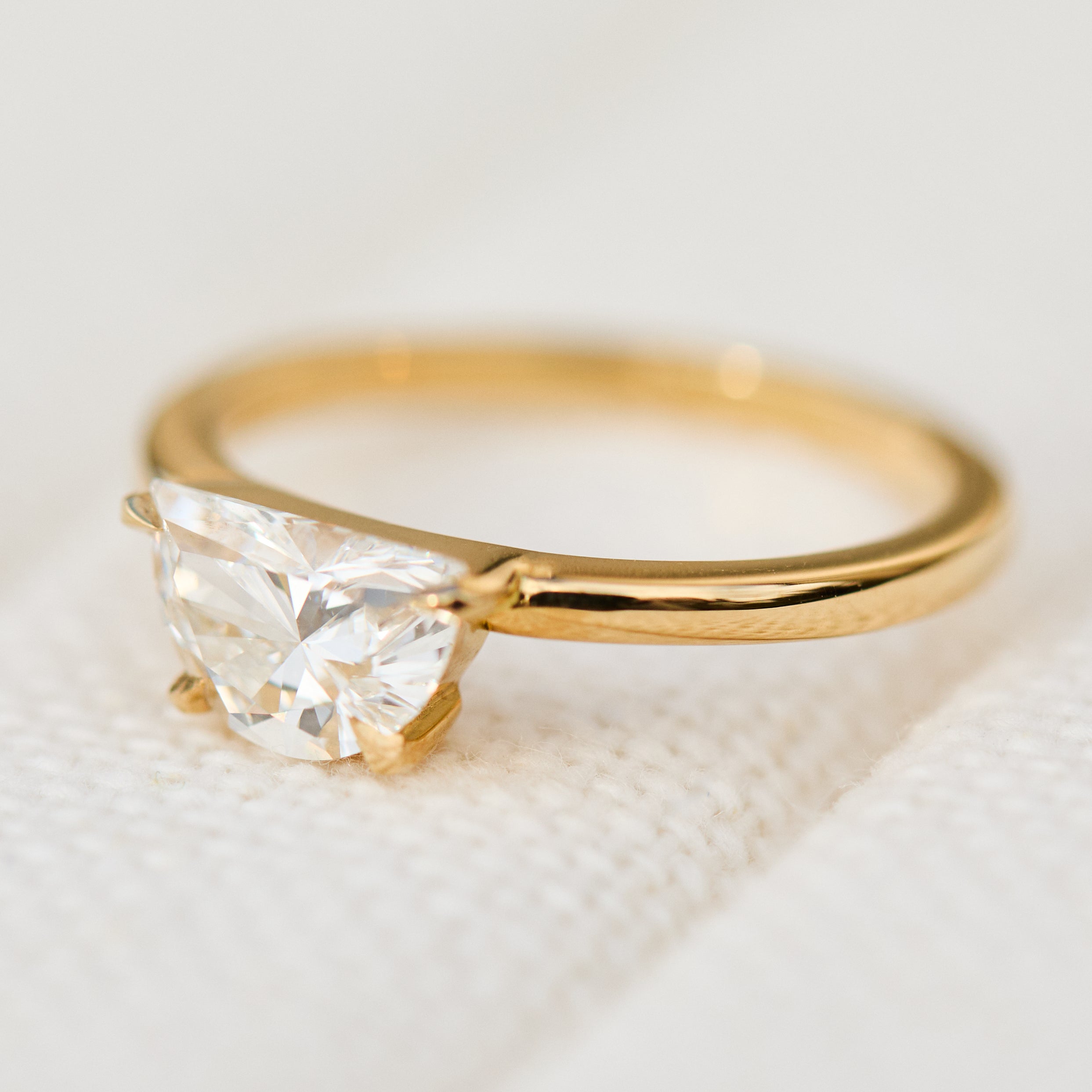Lab grown diamond ring uk