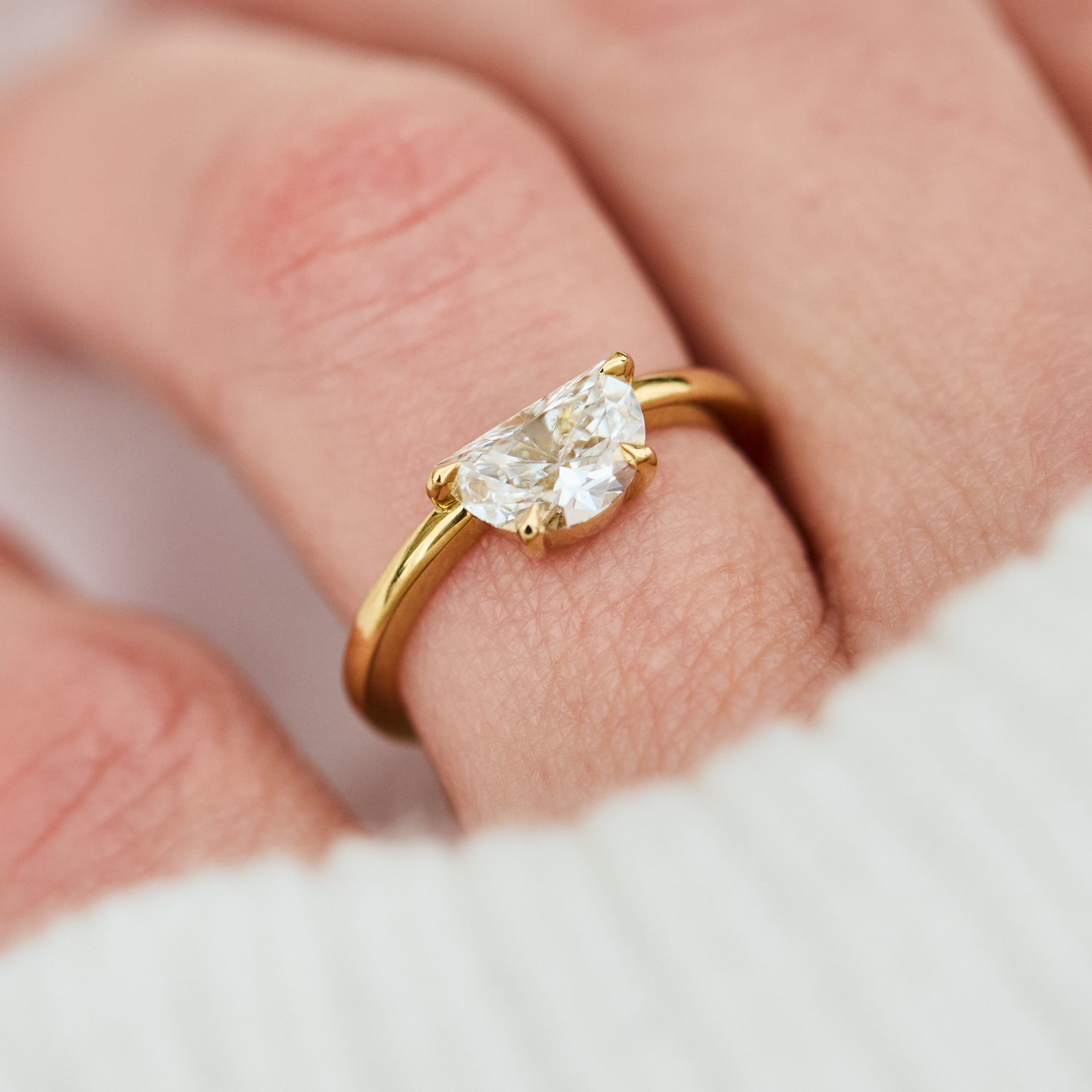 Lab grown diamond ring uk