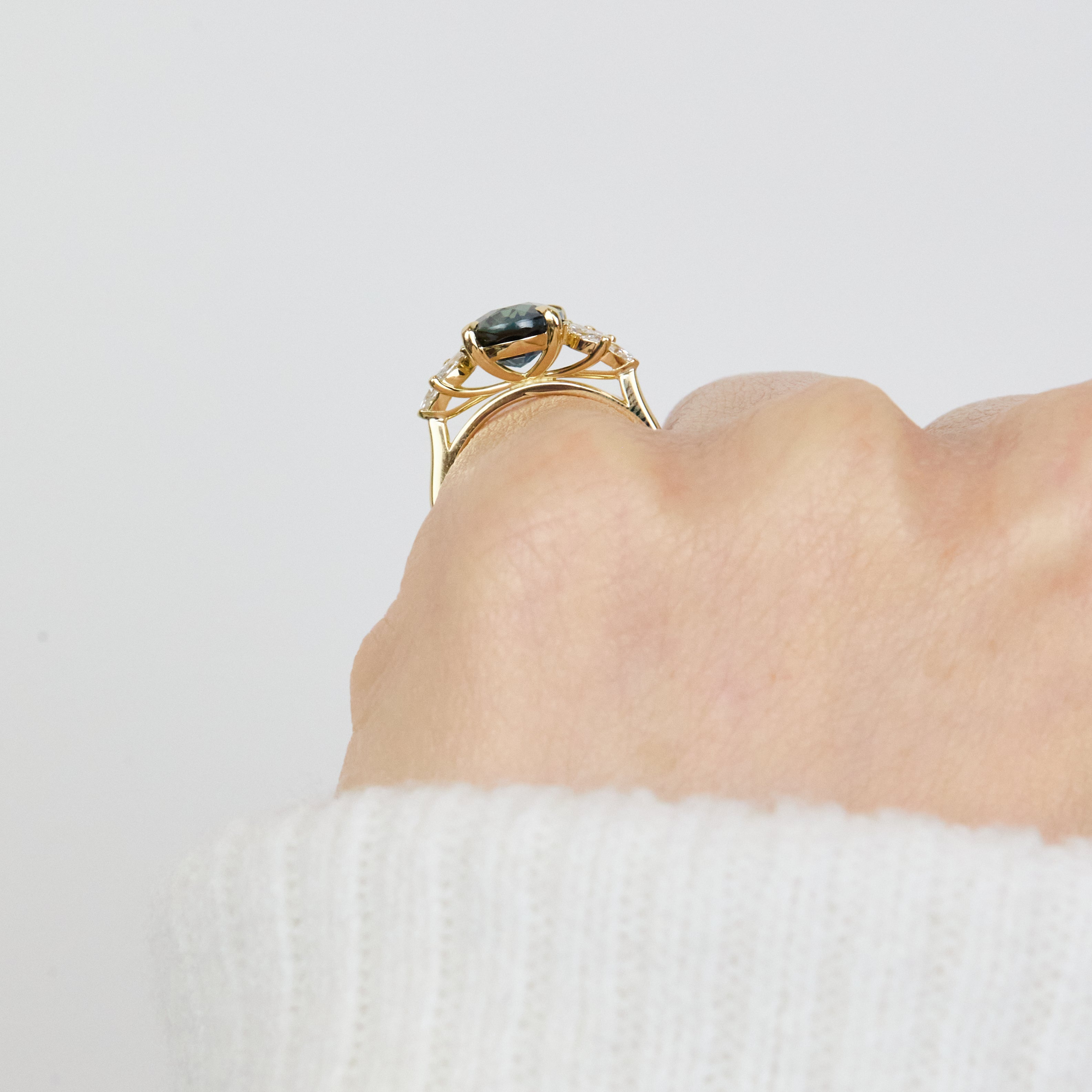 18ct Yellow Gold Oval Sapphire Engagement Ring