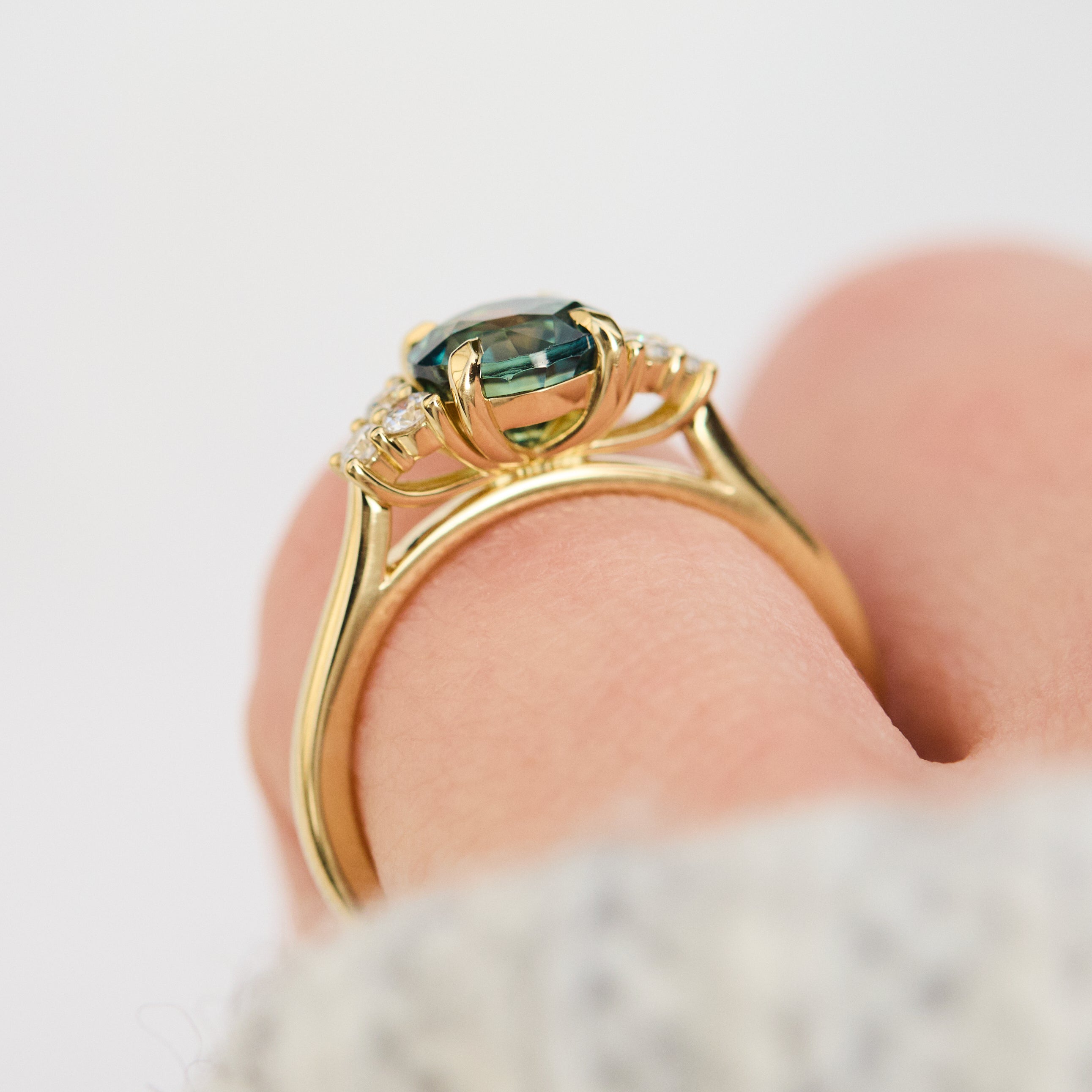 round madagascan sapphire yellow gold engagement ring