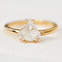 Lab grown diamond ring uk