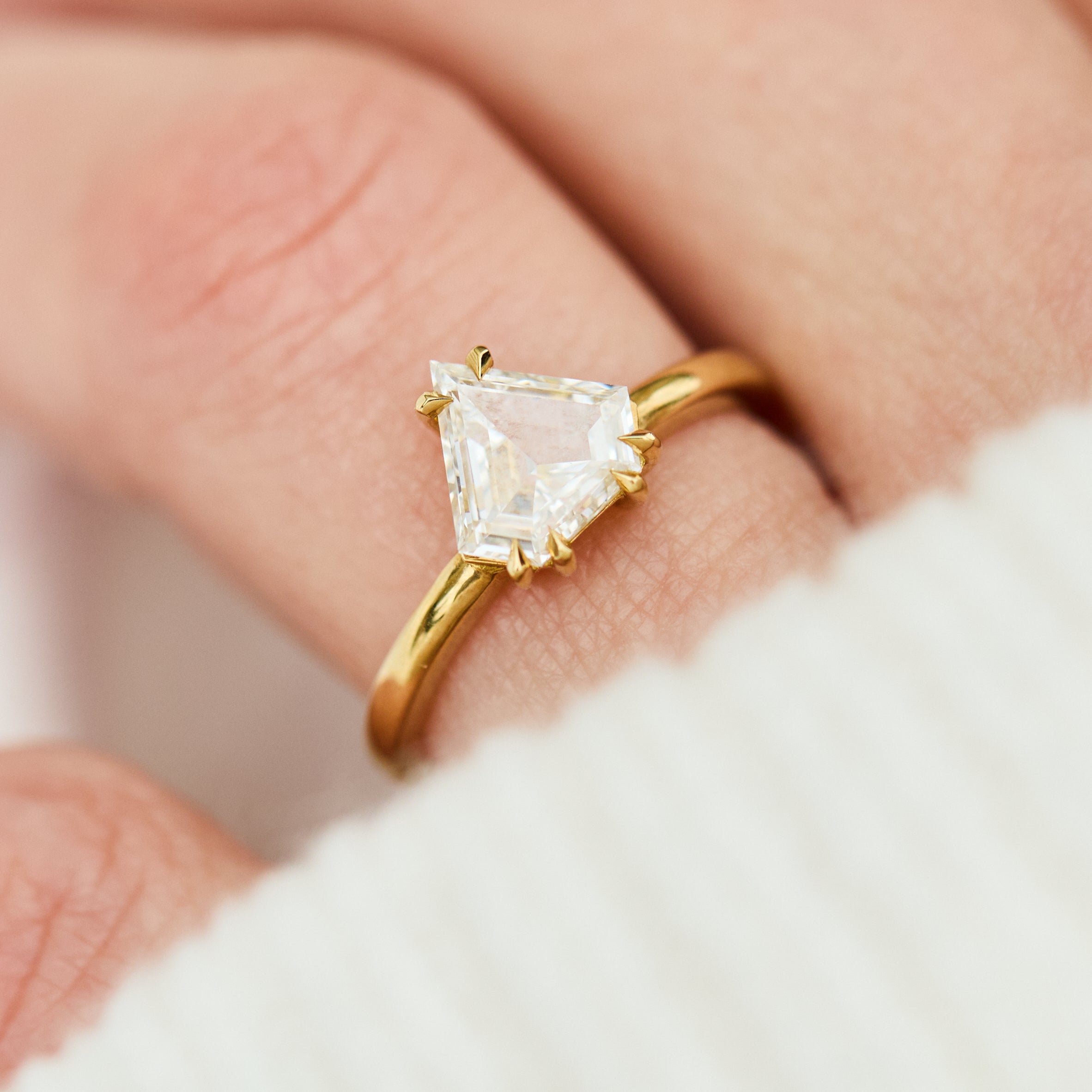 Lab grown diamond ring uk