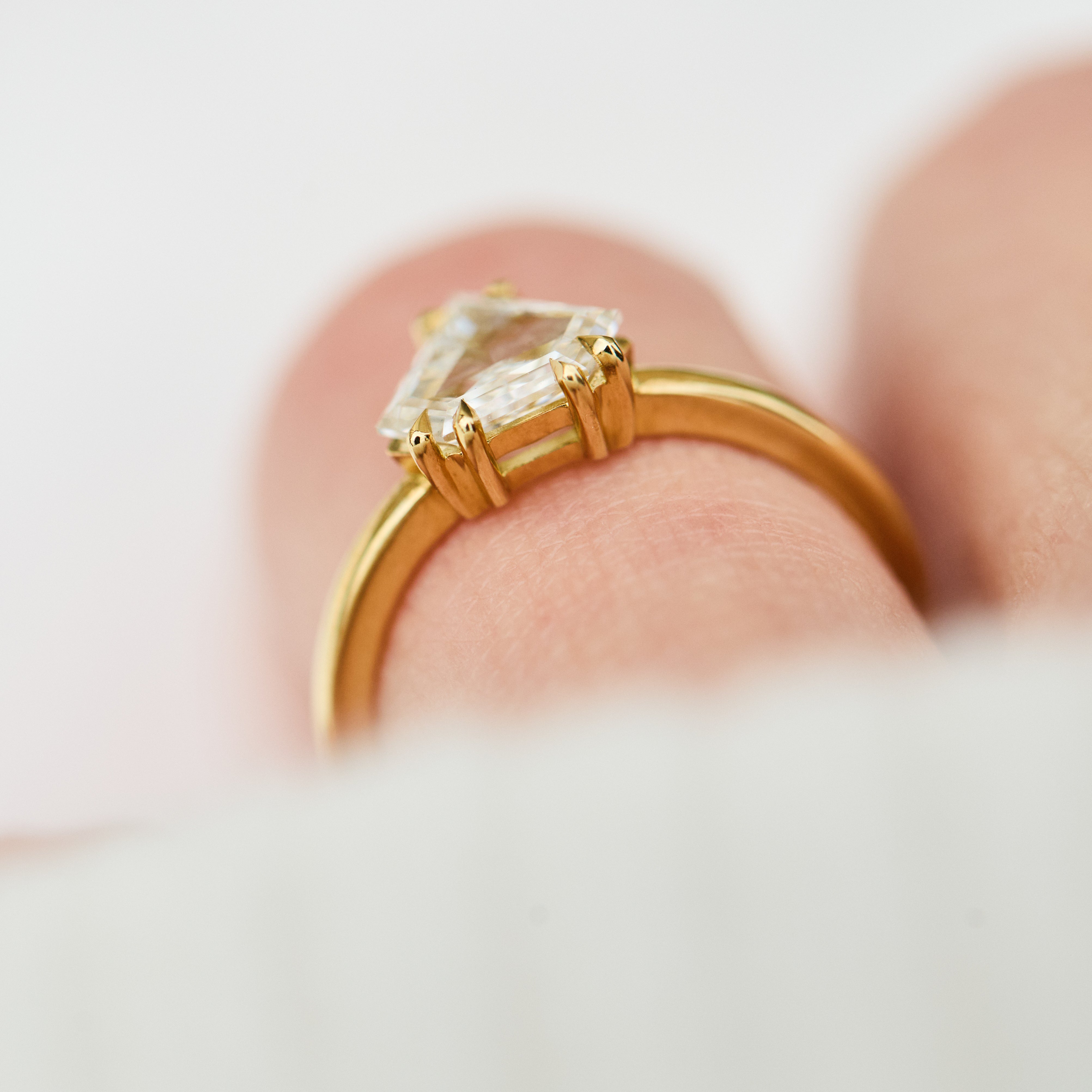 Lab grown diamond ring uk