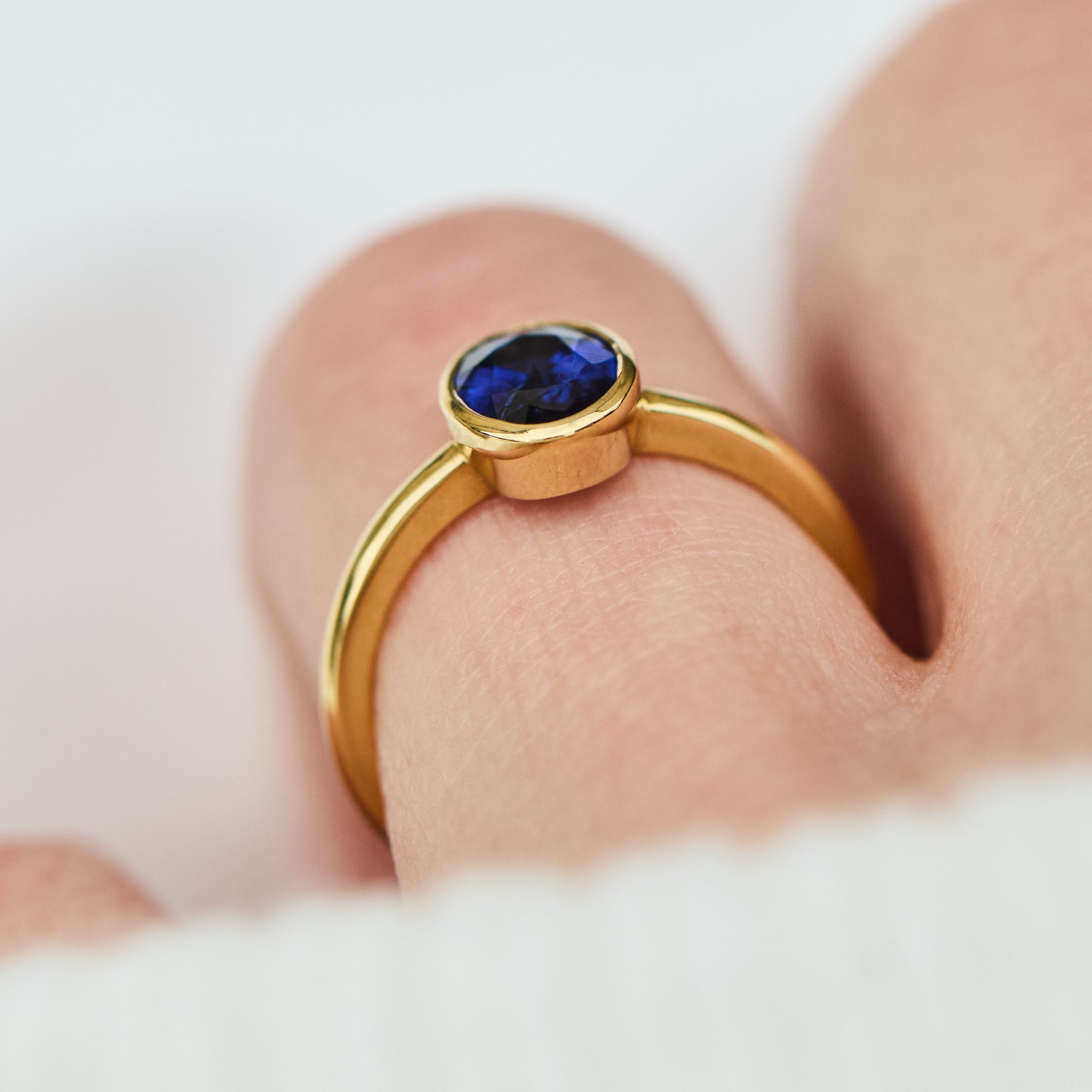 Blue_Sapphire_Engagement_Ring