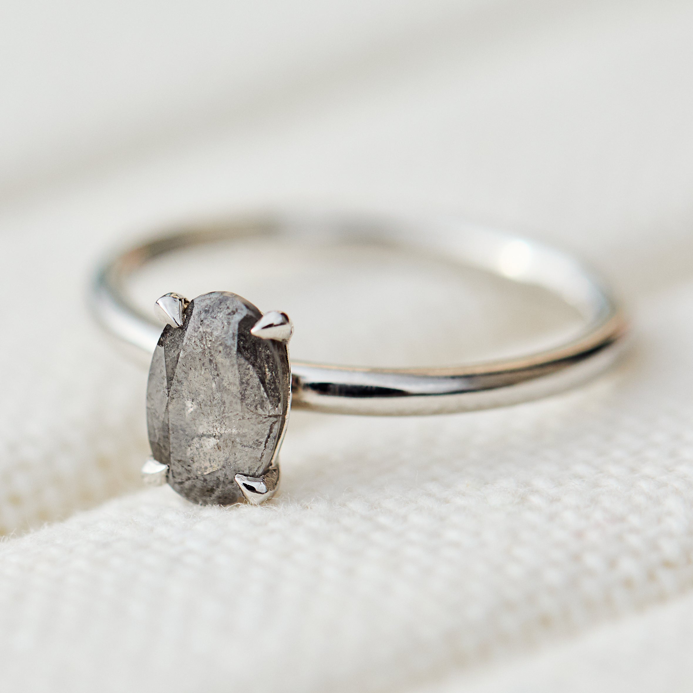 0.90ct Oval Shape Diamond Engagement Ring