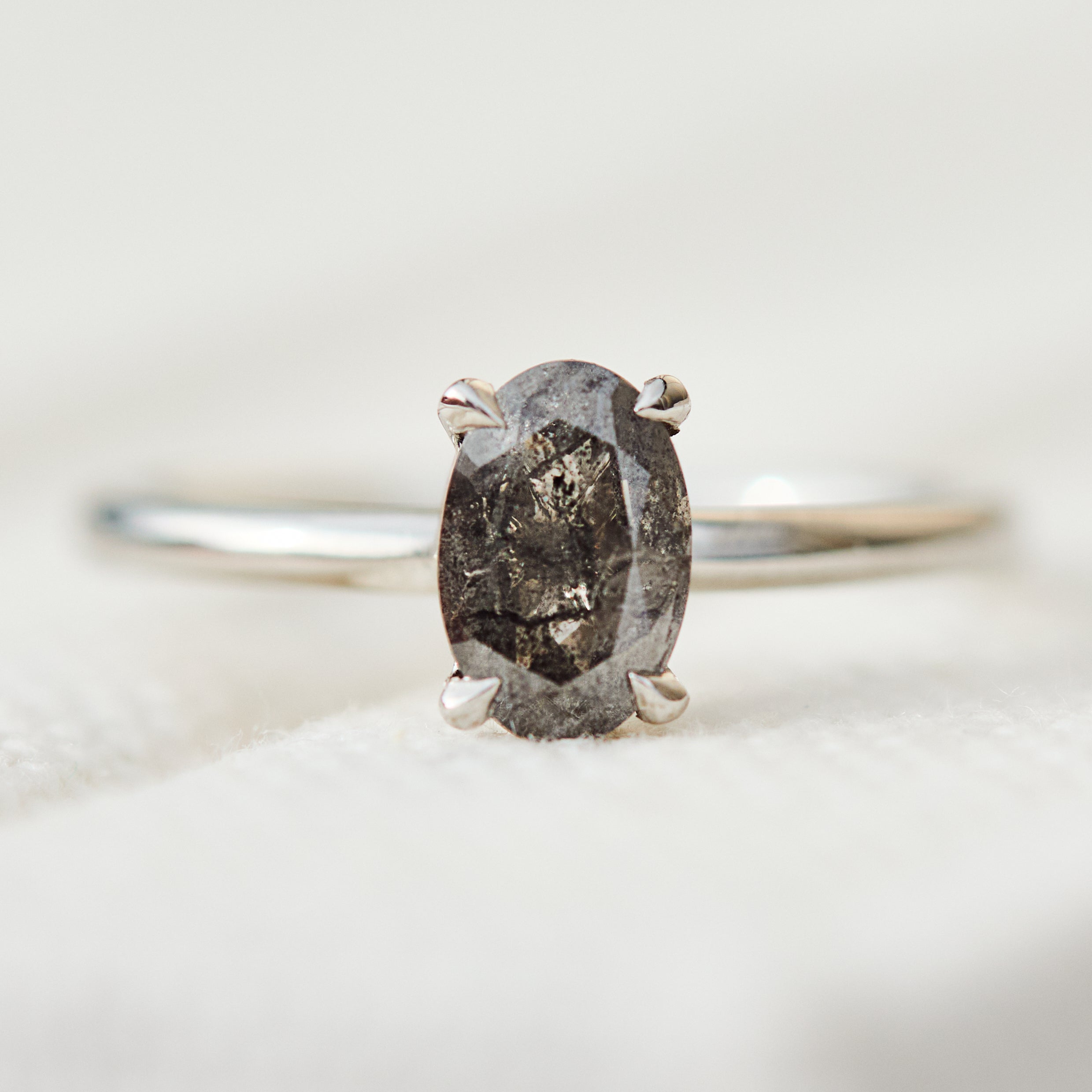 0.90ct Oval Shape Diamond Engagement Ring