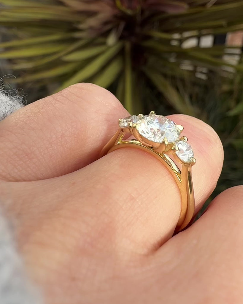 round brilliant cut natural diamond ring