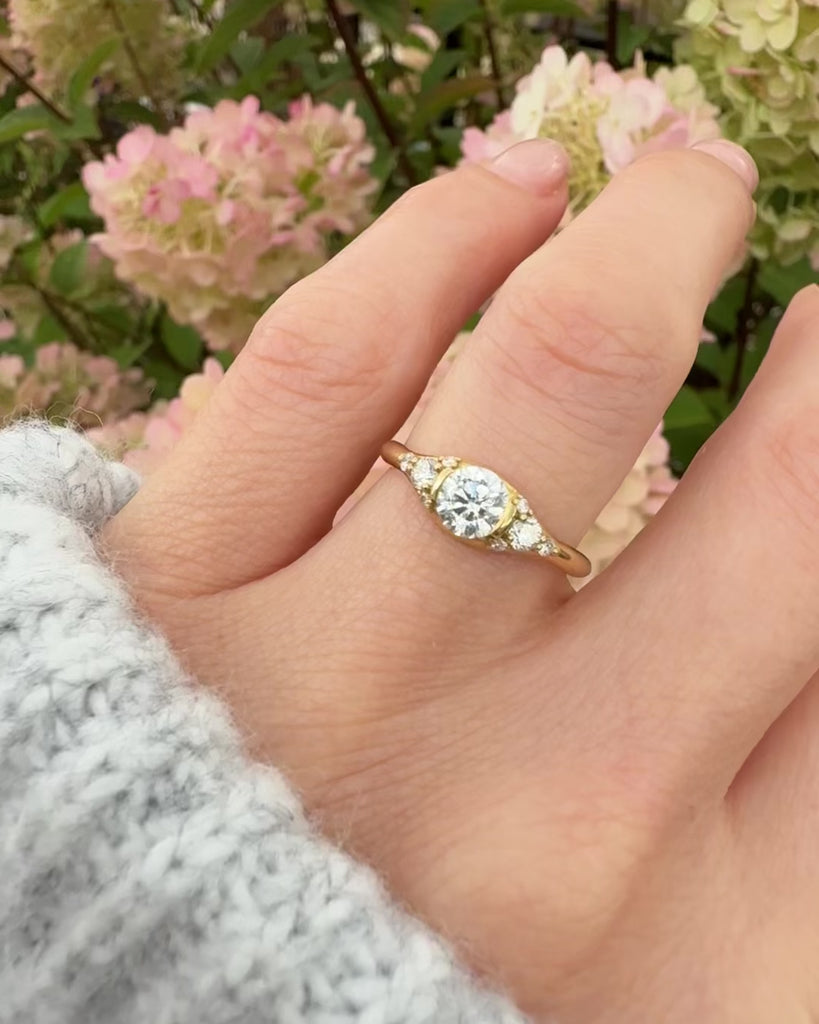 18ct yellow gold round brilliant cut one-of-a-kind lab grown diamond ring UK