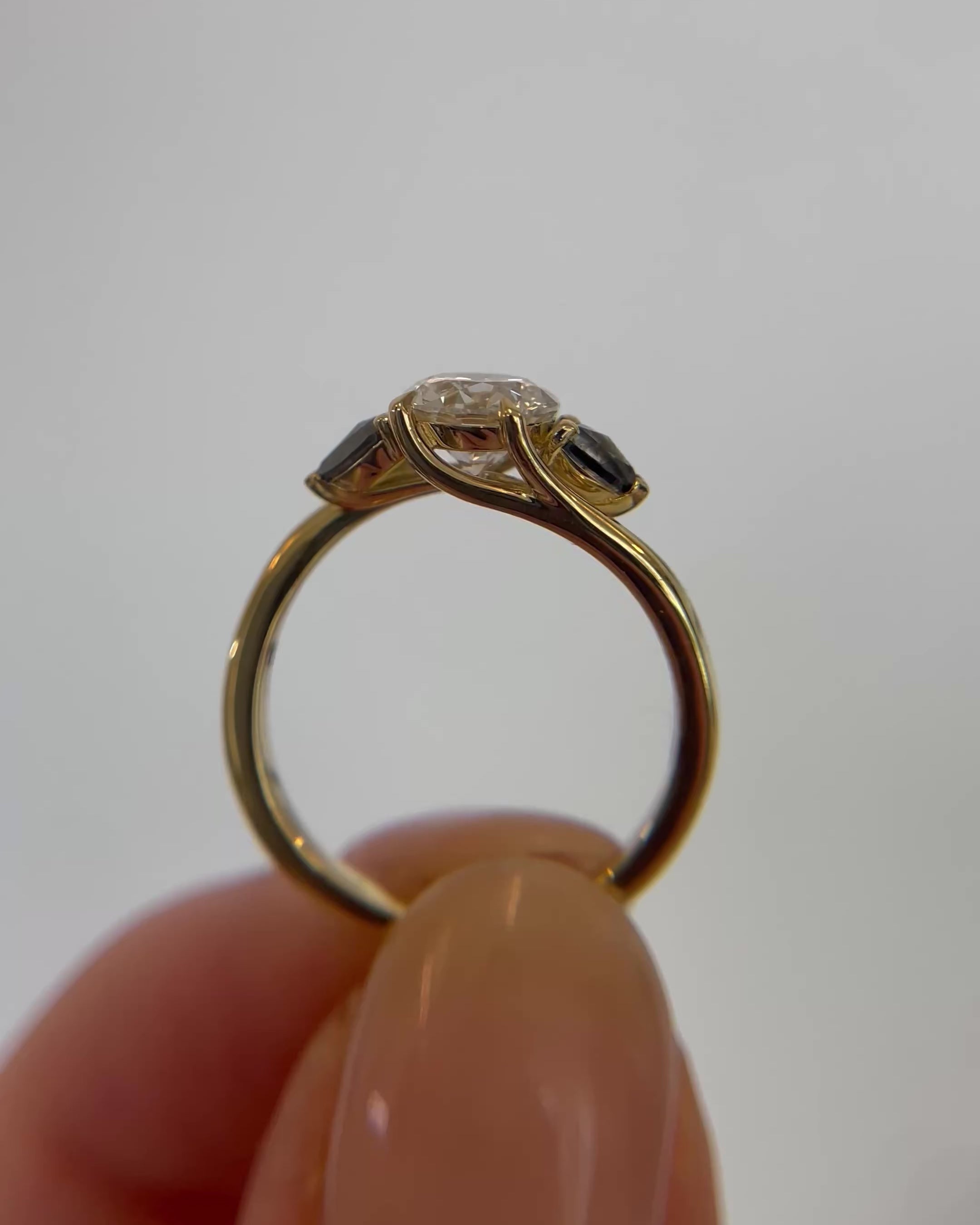 Lab grown diamond ring uk