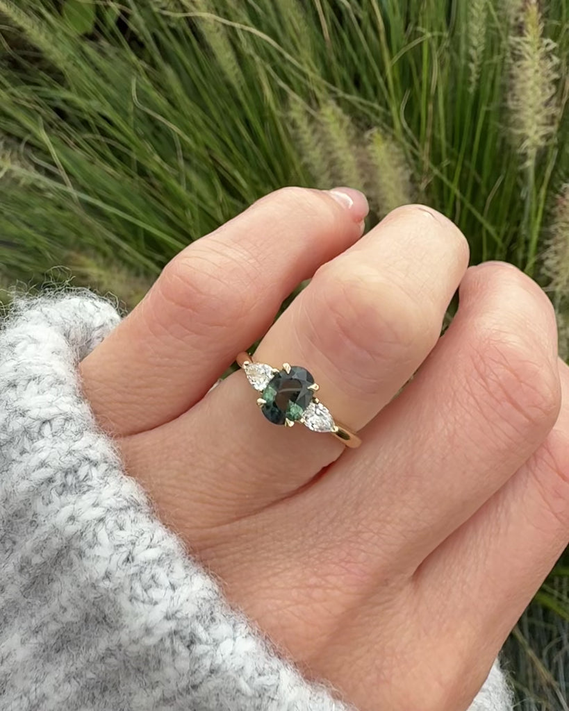 18ct yellow gold sapphire ring