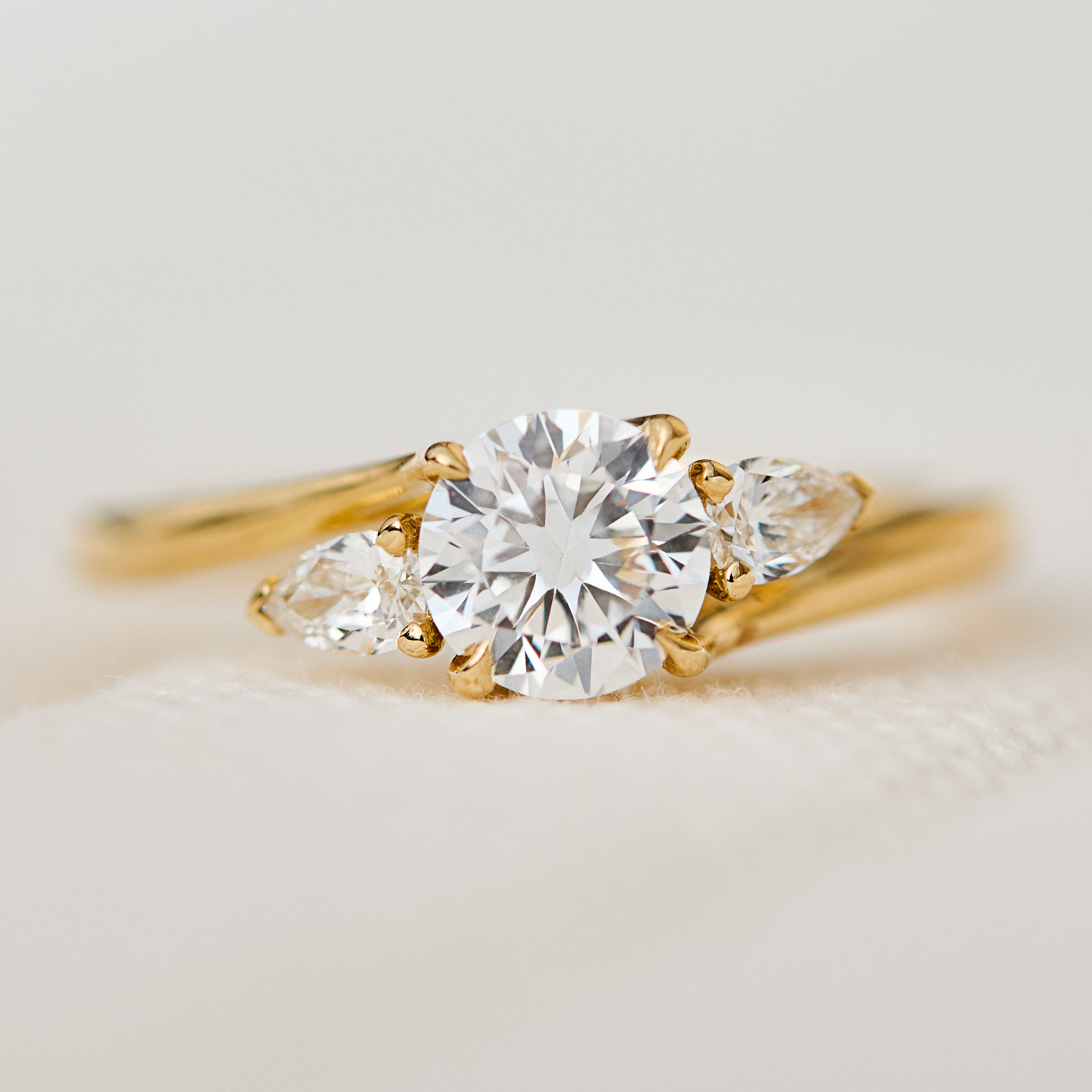 18ct Yellow Gold Round Brilliant Cut Lab Grown Diamond Engagement Ring