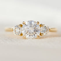 round brilliant cut natural diamond ring