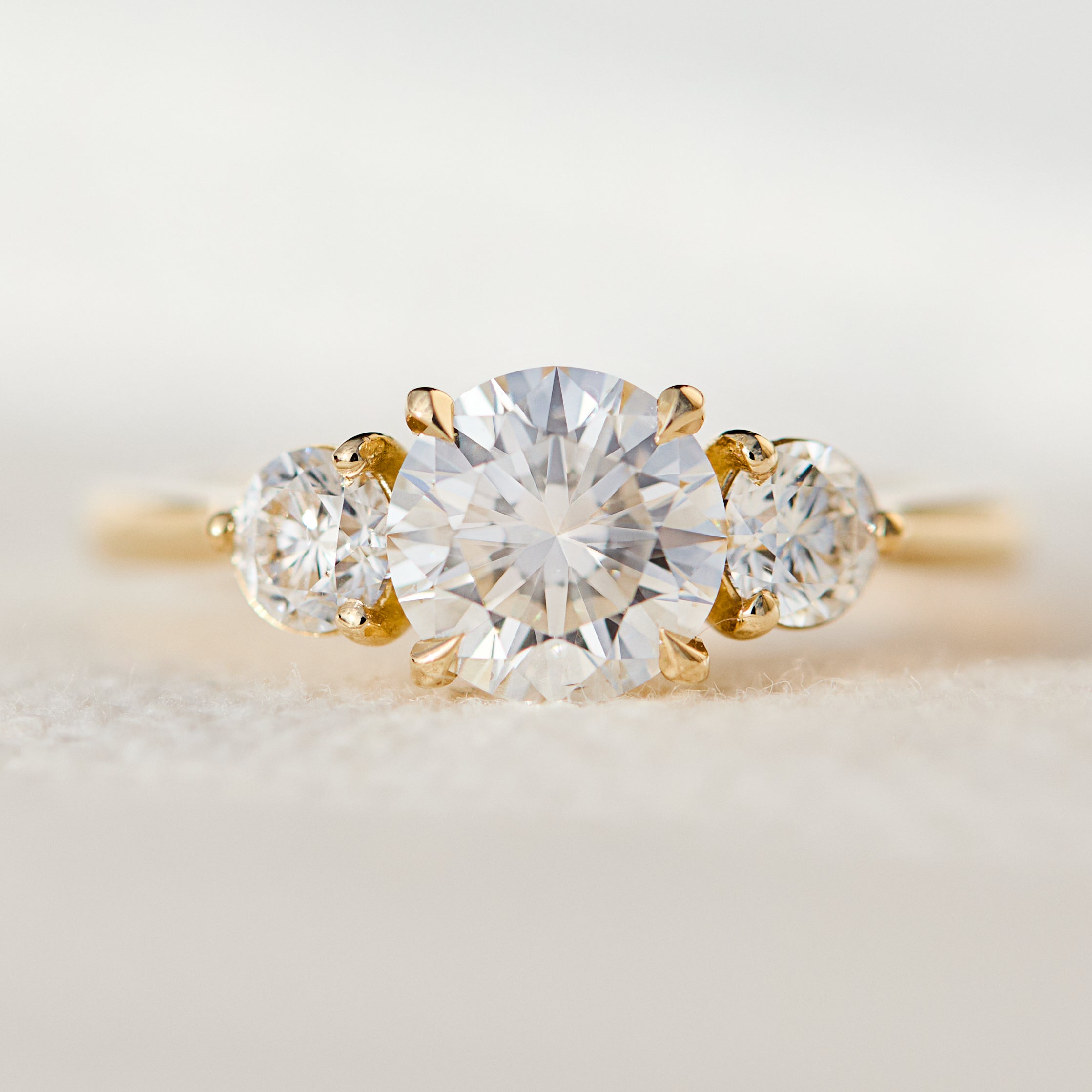 round brilliant cut natural diamond ring