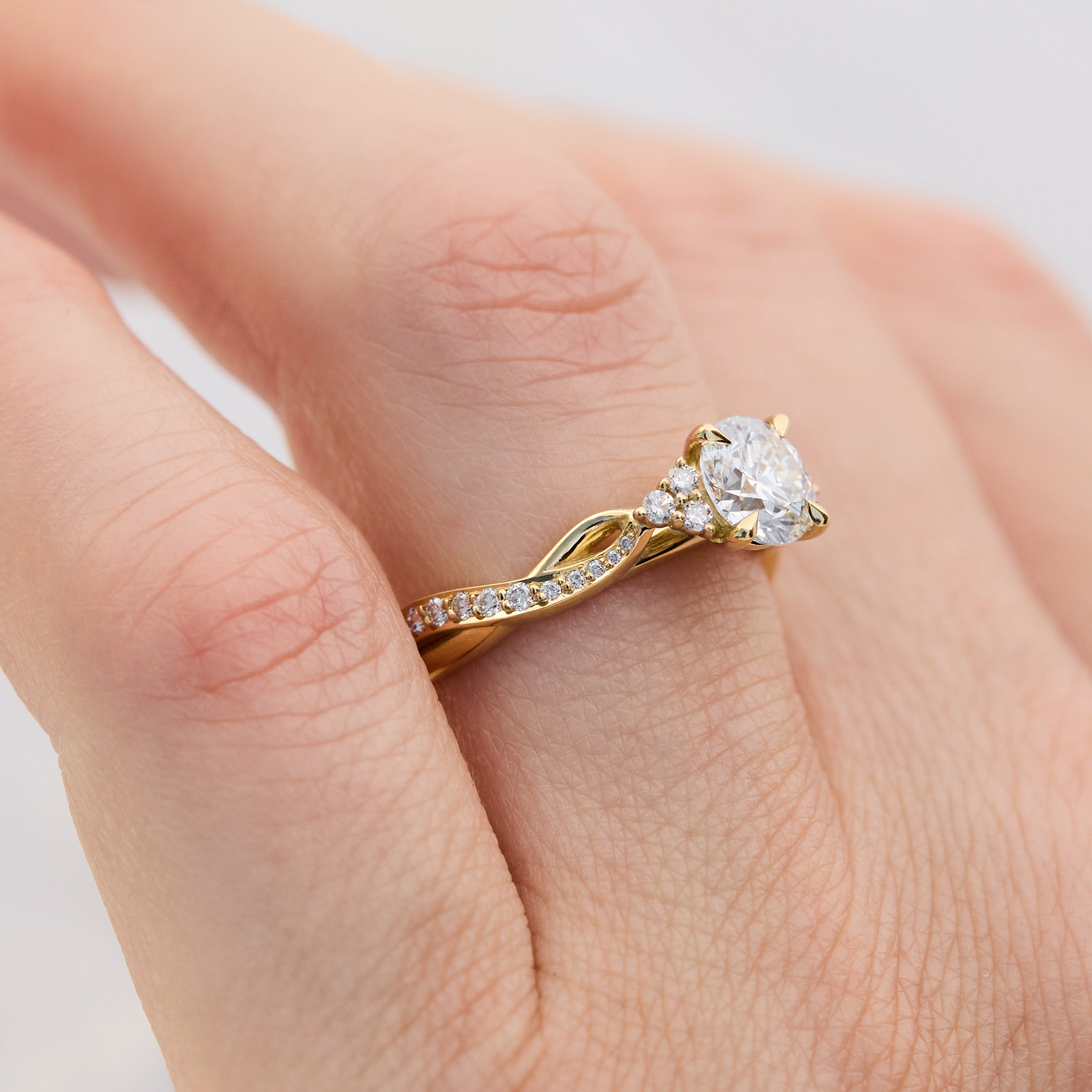 round diamond one of a kind engagement ring set in 18ct yellow gold