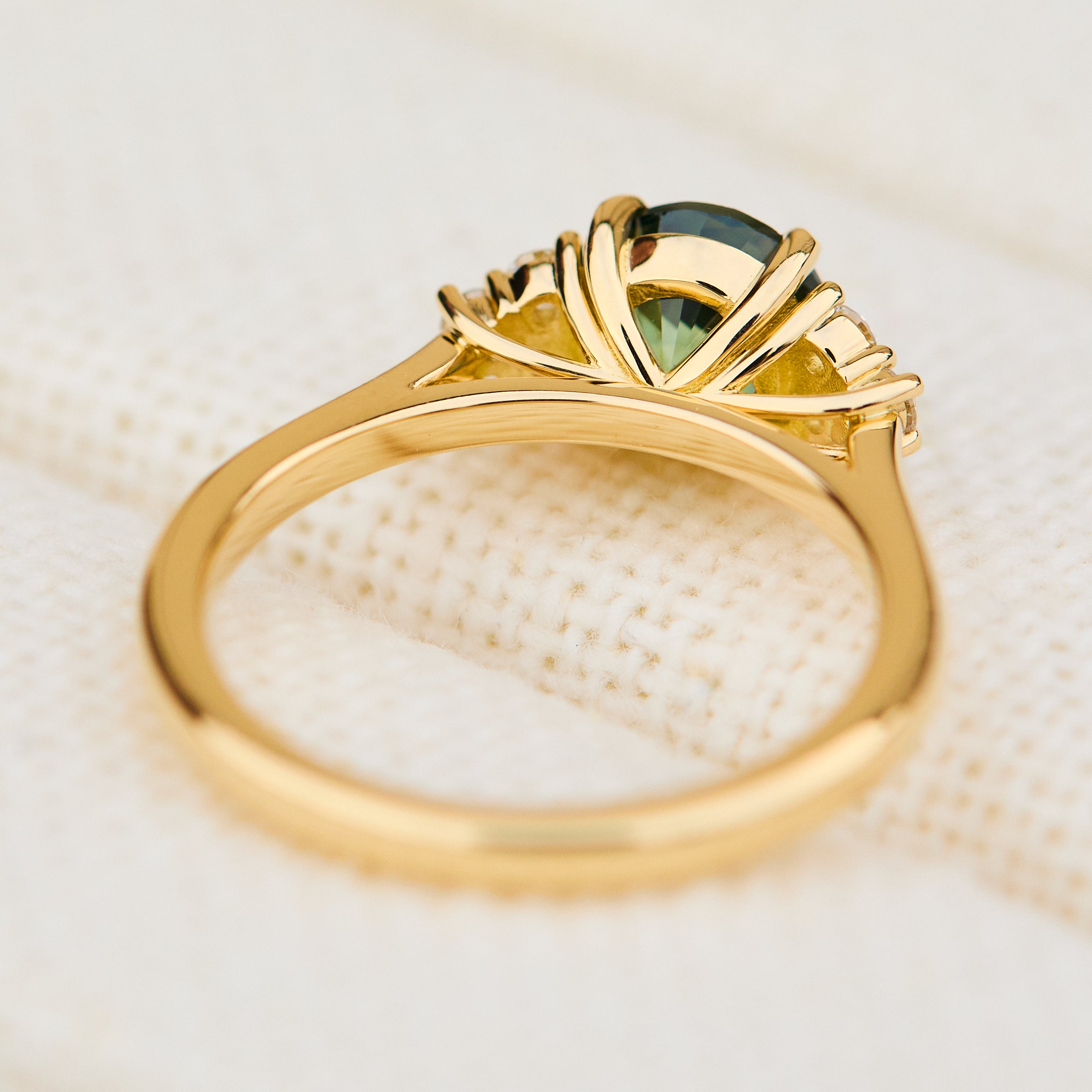 round madagascan sapphire yellow gold engagement ring