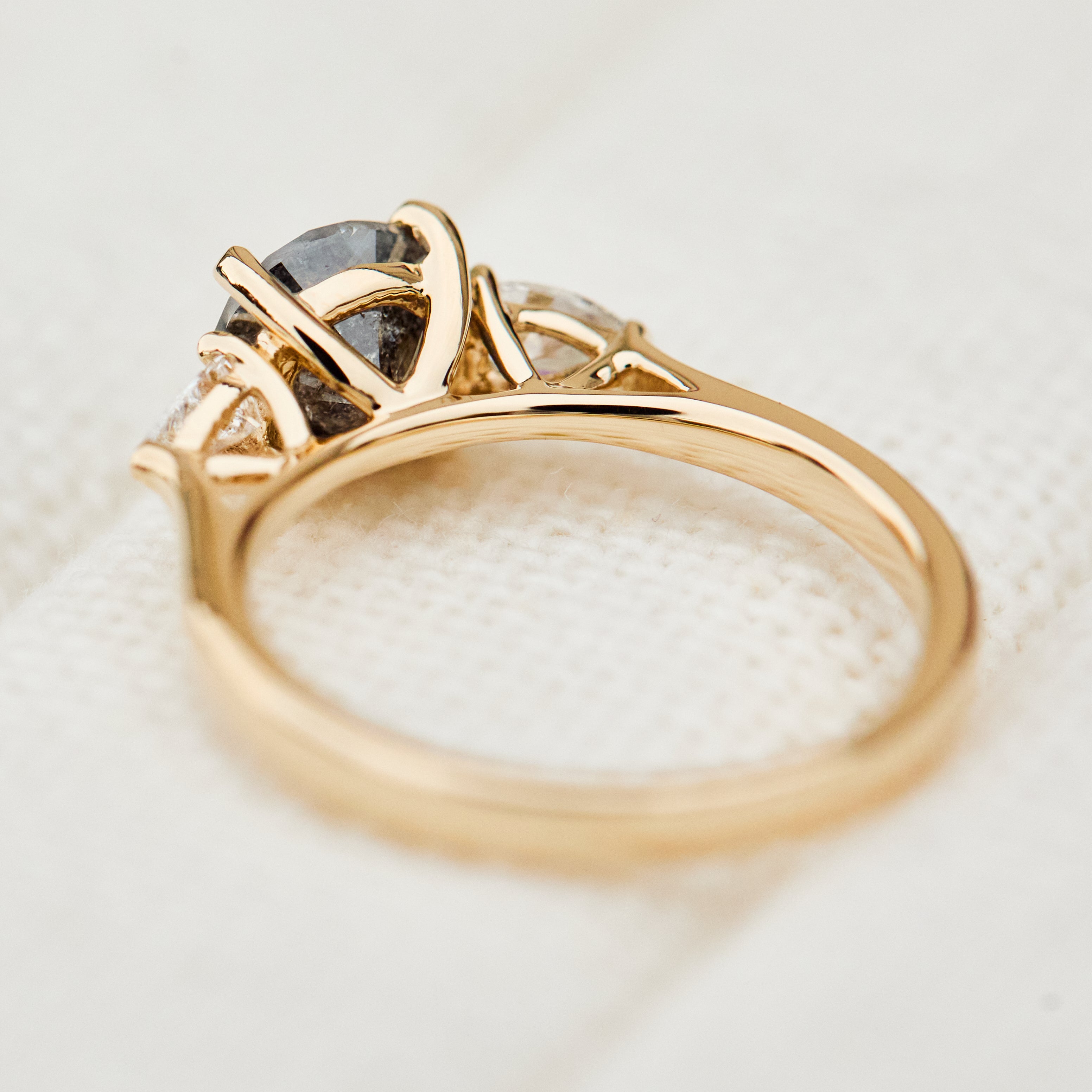 round salt and pepper luna in yellow gold